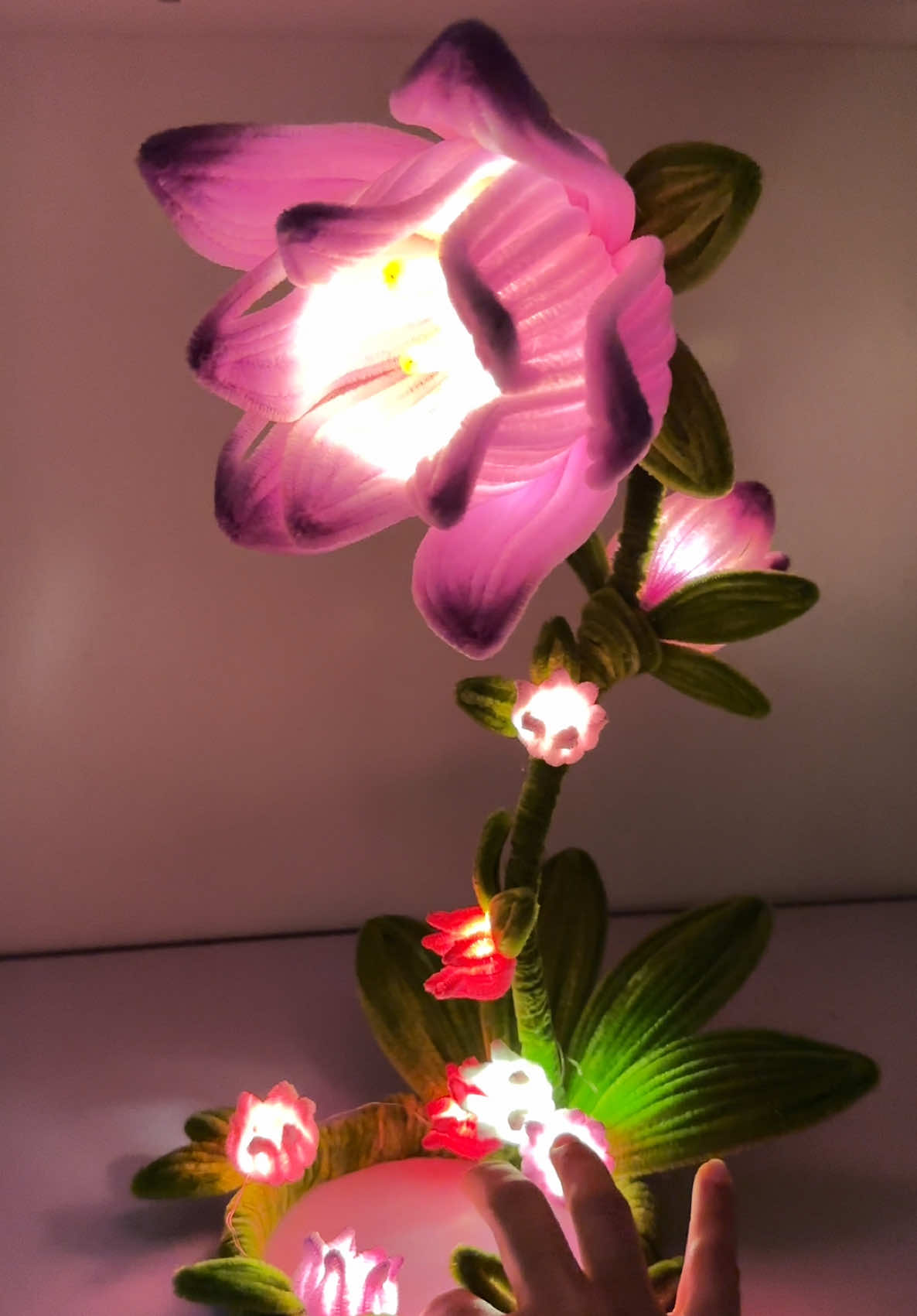 Lampu meja bunga macam ni lawa kan😍😍  #chenille #fyp #kawatbulu #foryou #flower #foryour #bouquet #flowerpot #sunflower #rose #minidaisy #chenillestemsflowers #chenilleflowers #tulips 
