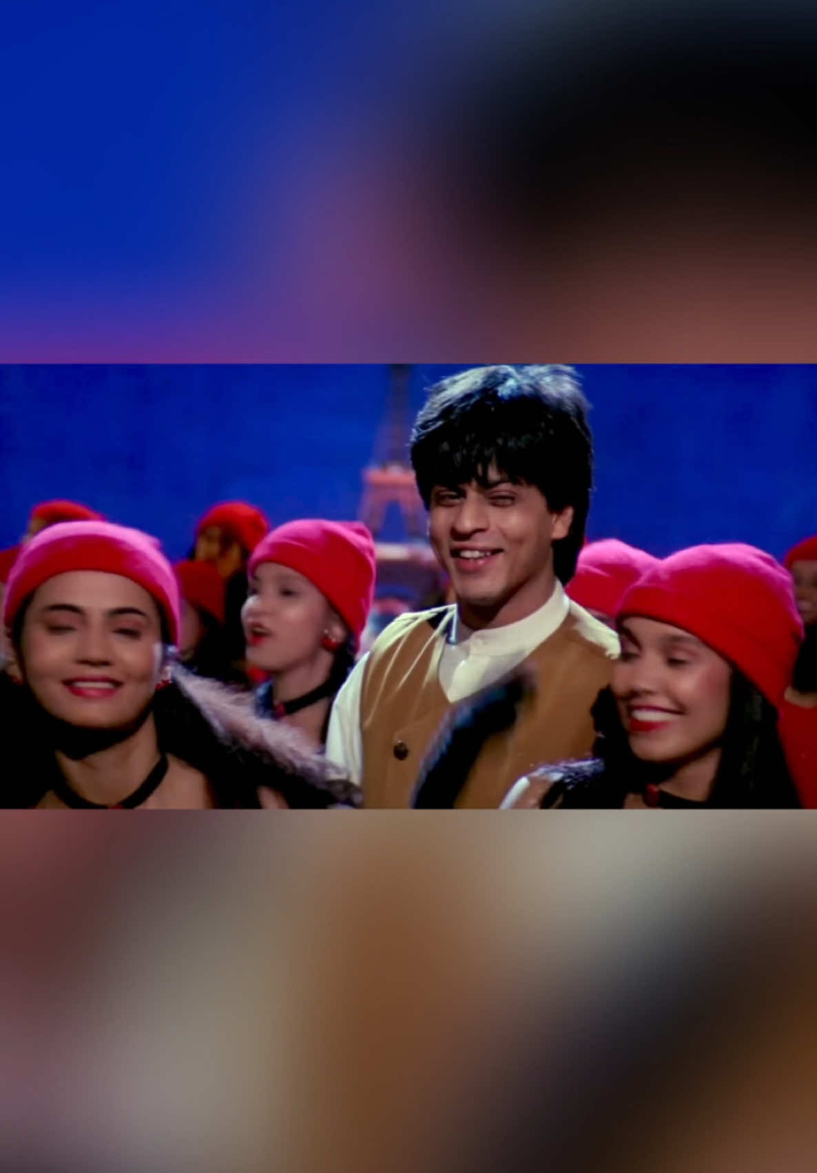 Gumsum Si Nazar Uski Hai Magar…👀🥰🤪❤️ #pourtoi #fyp #foru #shahrukhkhan #shahrukh #kajol #srk #kajoldevgan #shahrukhan #rukjaodildeewane #ddlj #ddlj_song #dilwaledulhanialejayenge #karanjohar #yashrajfilms #yashchopra #yashraj #uditnarayan #hindisong #lovesong #foryoupage❤️❤️ #viral_video #unfreezemyacount 