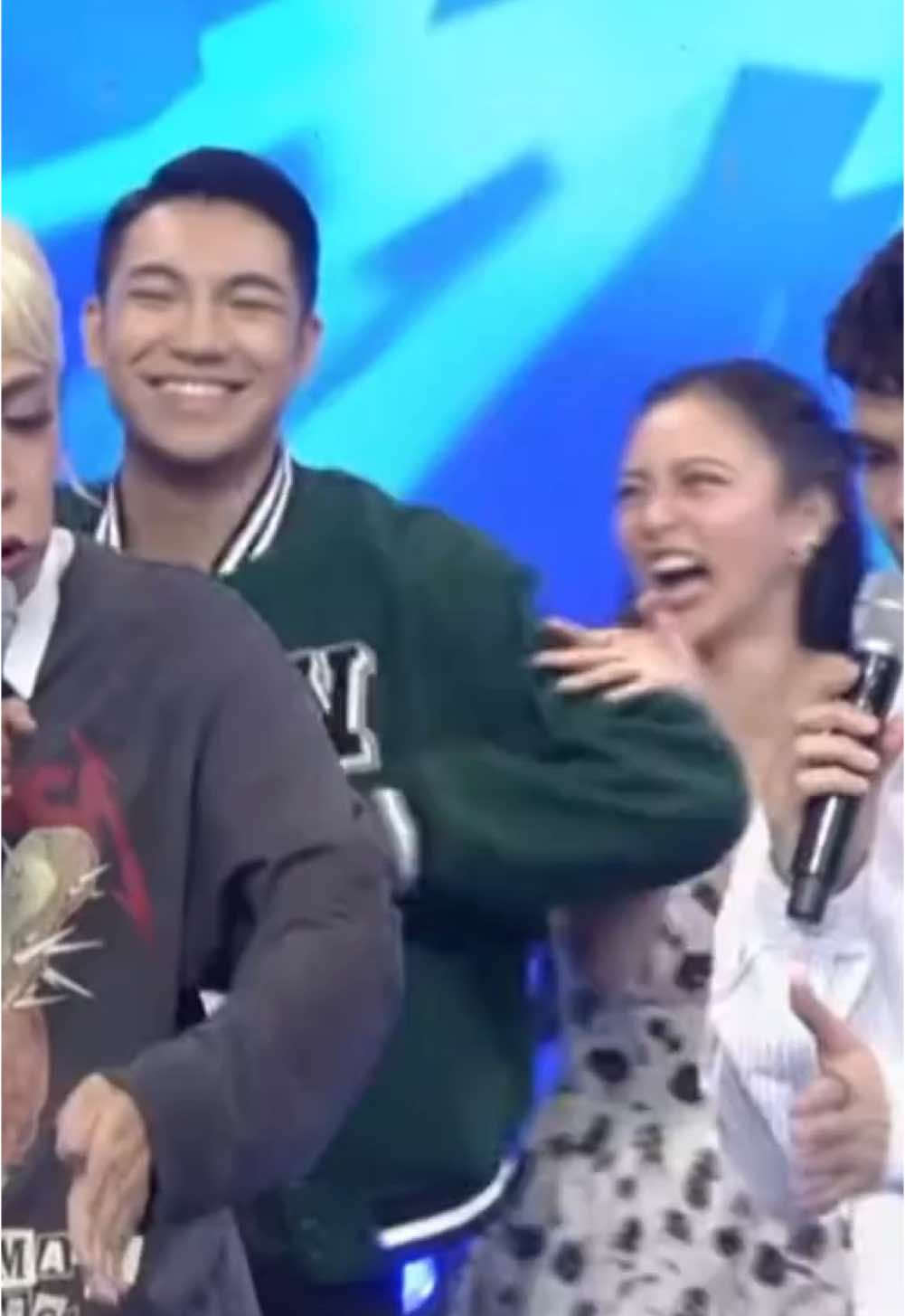 besties? ano yan? hahahaha #darrenespanto #darren #kimchiu #kim #kimdarren #itsshowtime #itsshowtimefamily #fyp