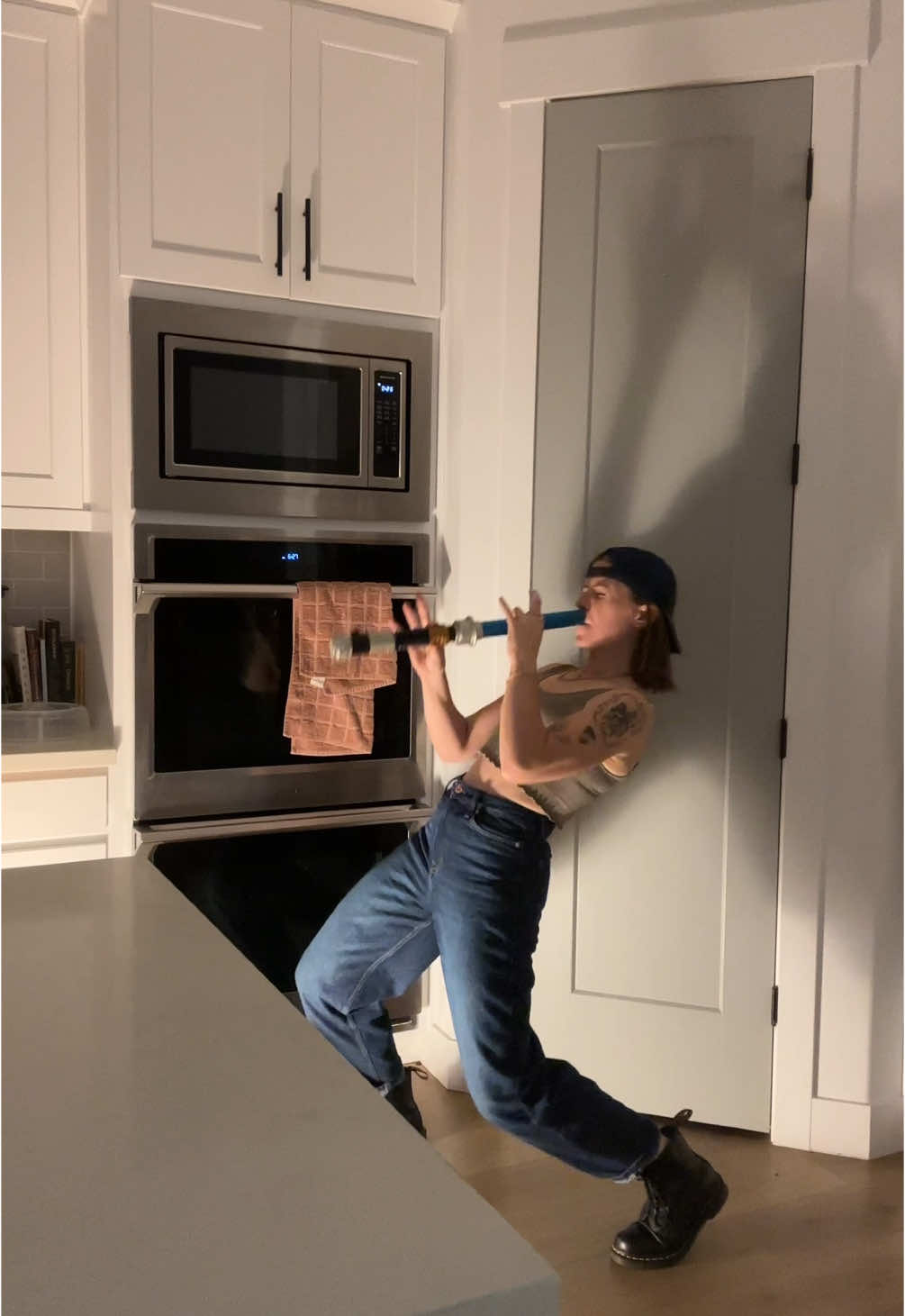 The saxophone solo is truly epic #sabrinacarpenter #nonsensechristmas #buymepresents #buymepresentssabrinacarpenter #saxophone #saxophonesolo @Sabrina Carpenter @Team Sabrina 