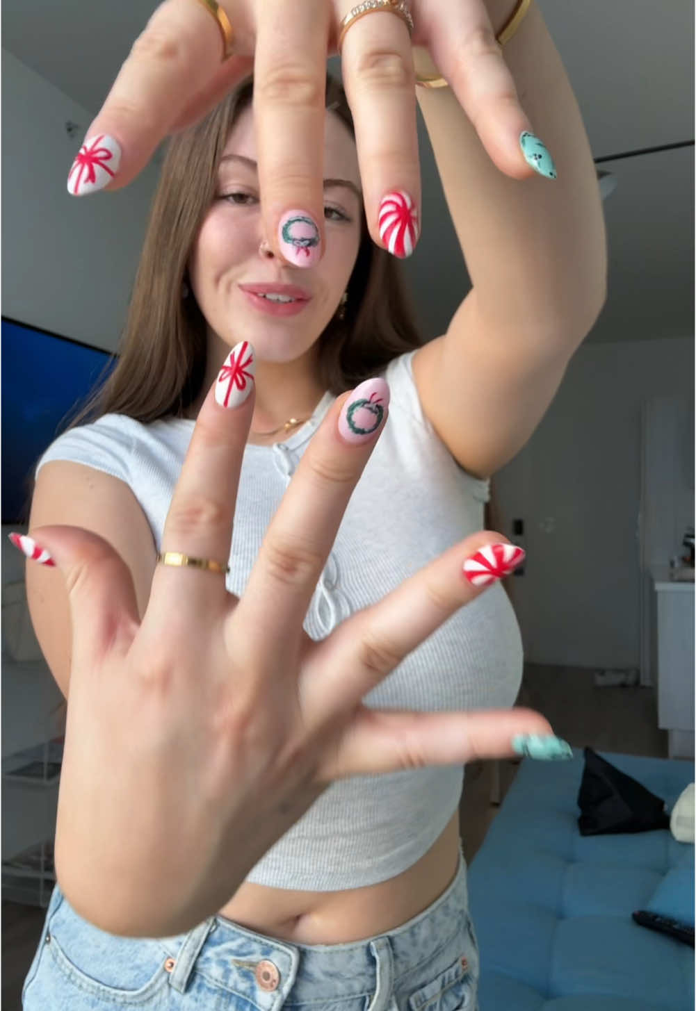 Get festive🎄❄️🤶🏻🎁 rate my Christmas nails👀 