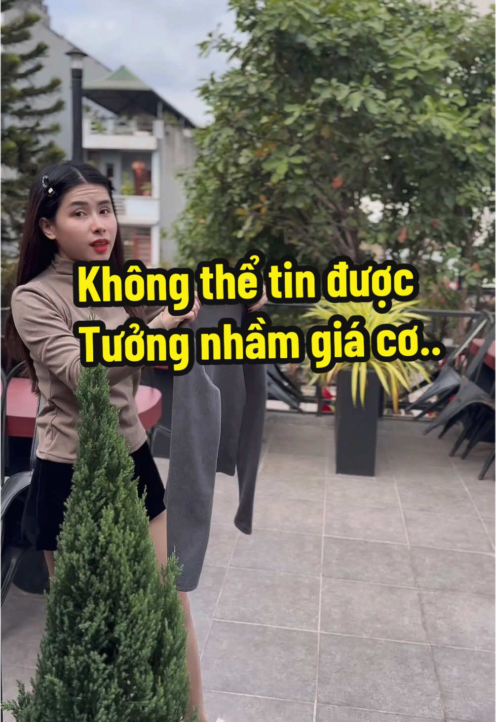 Không thể tin được tưởng nhầm giá cơ mà ai ngờ em áo giữ nhiệt  cổ cao lót nỉ ấm thế mà có hơn 8 chục . Ace thấy hợp lý thì e nó ở giỏ hàng dưới mũi tên nha #xuhuong #aogiunhietnu #quynhphamtn2 