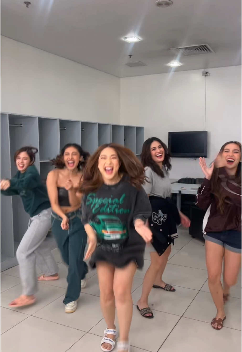 tuwa yan sila 🥰 #fyp #foryou #foryoupage @Julie Anne San Jose @kyline alcantara @Thea Astley @Ysabel Ortega 