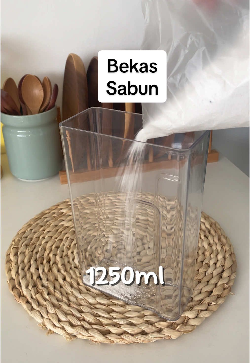 Ringan dan sangat sesuai untuk letak sabun 🤩. Memastikan sabun tahan lama dan sentiasa keeing 😍. Checkout sekarang !!! #besthomezmalaysia #homedecortiktok #tiktokmalaysia🇲🇾 #goodthingstobuy #musthave #besthomez #homedecormalaysia #kitchenessentials #trending #tiktok #viral 