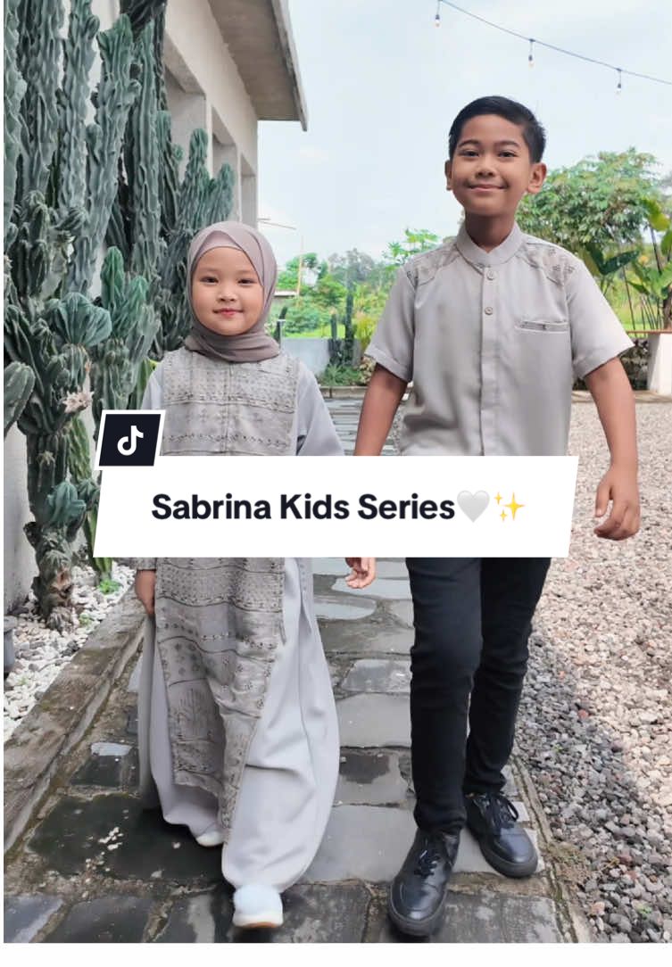 MasyaAllah series kids yang super gemes🤍✨ yuk yang mau kembaran sama anak-anak dihari raya besok, jangan lupa ikut PO Sabrina Raya Series ya, info lebih lanjut boleh hubungi mina ya🫶🏻✨ FYI UNTUK DRESS & KOKO DEWASA READY STOCK!! #sarimbitkeluarga #sarimbitlebaran #rayaseries #sarimbit2025 #outfitraya #fyp #foryou 