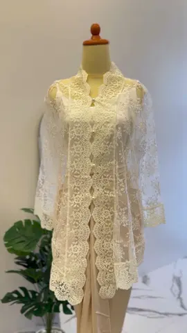 In frame: Zalika set by Celosia  Rent price only 159,000 Include: kebaya, inner for hijab/non hjjab, bawahan #sewabajubandung #sewakebayabandung #sewadressbandung #bandunghits #rentkebayabandung #wisudabandung #rentdressbandung #placetogobandung #sewajaleela 