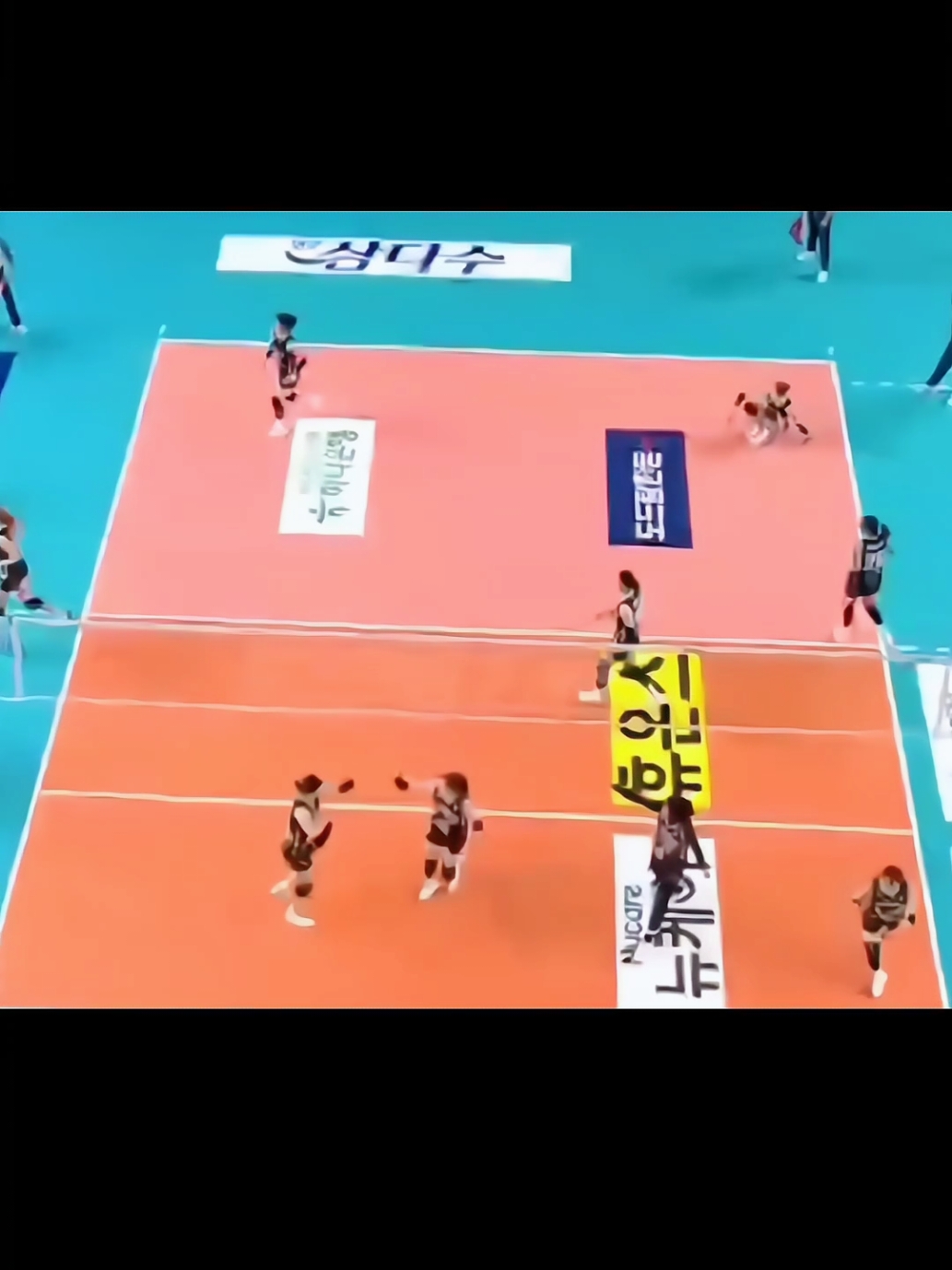 so cool mba meg😎🤟🏻🔥 #megawatihangestri #jungkwanjang #redsparks #volleyball #koreanvolleyball #vleague #kovovleague 