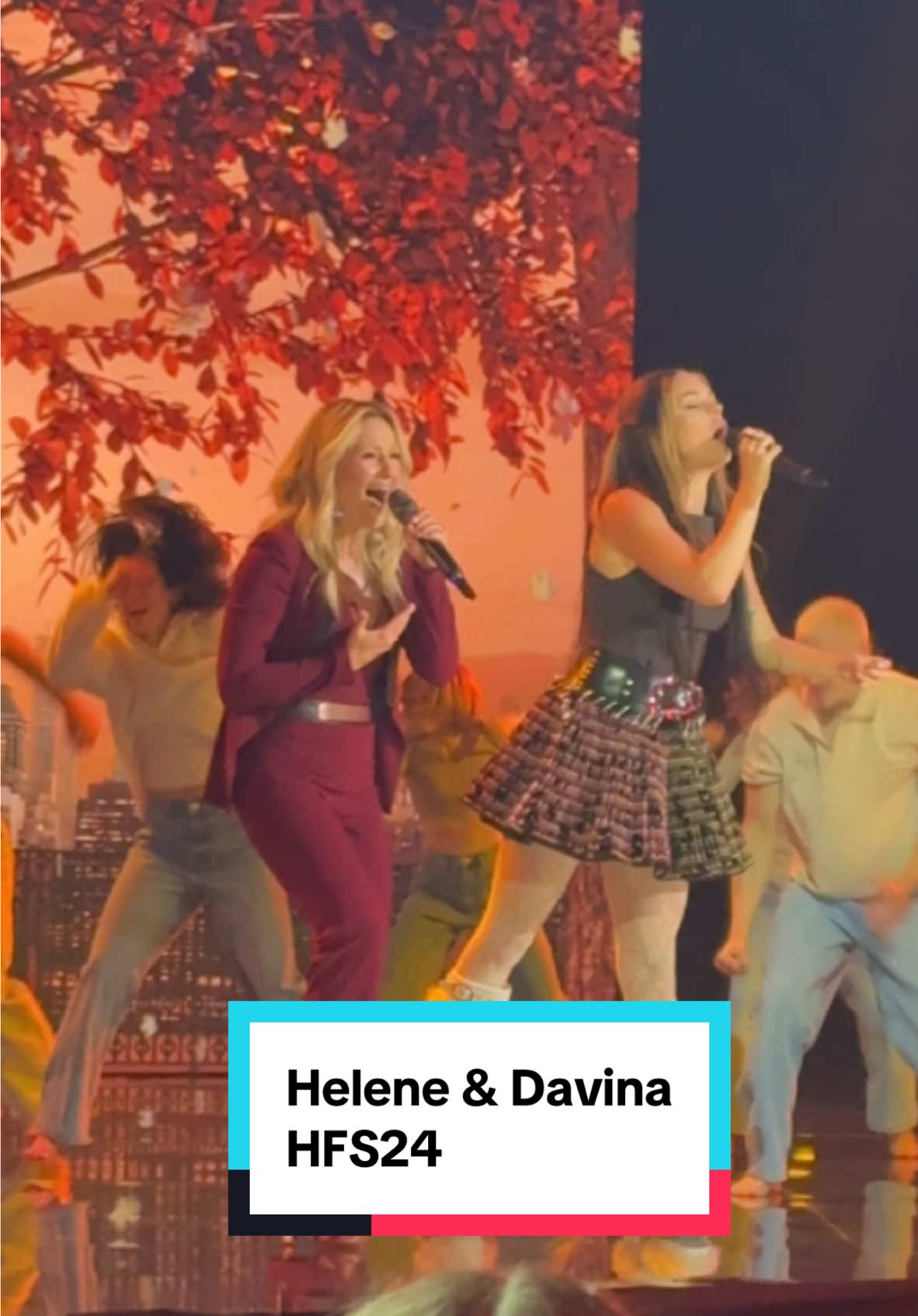 Helene Fischer show 2024  @Davina Michelle @Helene Fischer  #helenefischer #diehelenefischershow2024 #dussedorf #helenefischerlive #helenefischerultras #helenefischershow #helenefischerlive #internationalstars #pink #davinamichelle