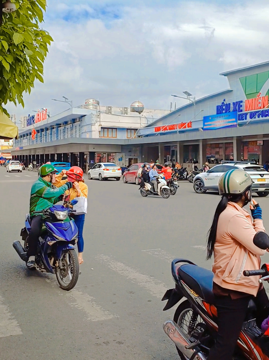 Bến Xe Miền Tây Đậu Chờ Cuốc Đi Cà Mau Luôn 🥰#grabbike #grab #maylangthangsaigon #xuhuongtiktok #grabviet #xuhuong #benxemientay 