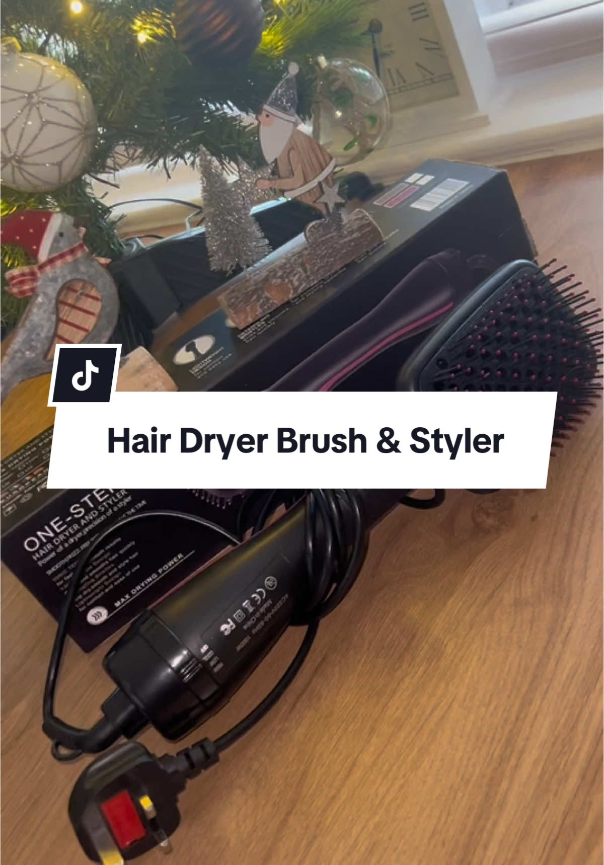 Hair dryer & styler brush >> #hairdryer #hairdryerbrush #hairstyler #hairtool #hairstylingtools #hairtok #hairbrush #tiktokmademebuyit #christmaspresentideas 