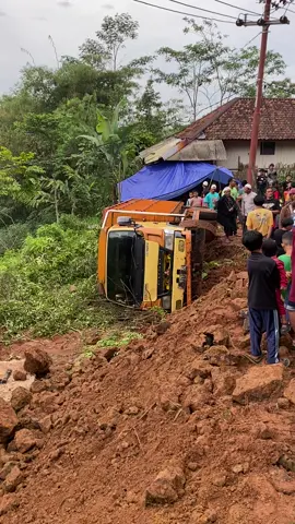 Cianjur selatan sedang tida baik baik saja#pyf #trendingvideo #lintasselatan #fyp 