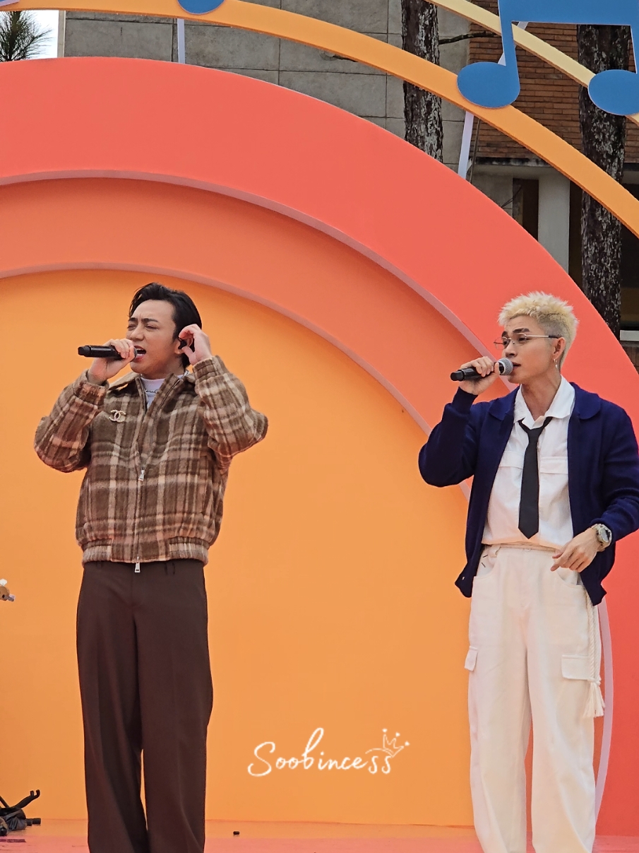 Lần đầu Soobin, Jun Phạm, Binz hát live Mẹ yêu con 5AM Concert Đà Lạt. Buổi sáng mưa lạnh khán giả được sưởi ấm #Soobin #JunPham #Meyeucon #5amConcert @SOOBIN @junpham2407 
