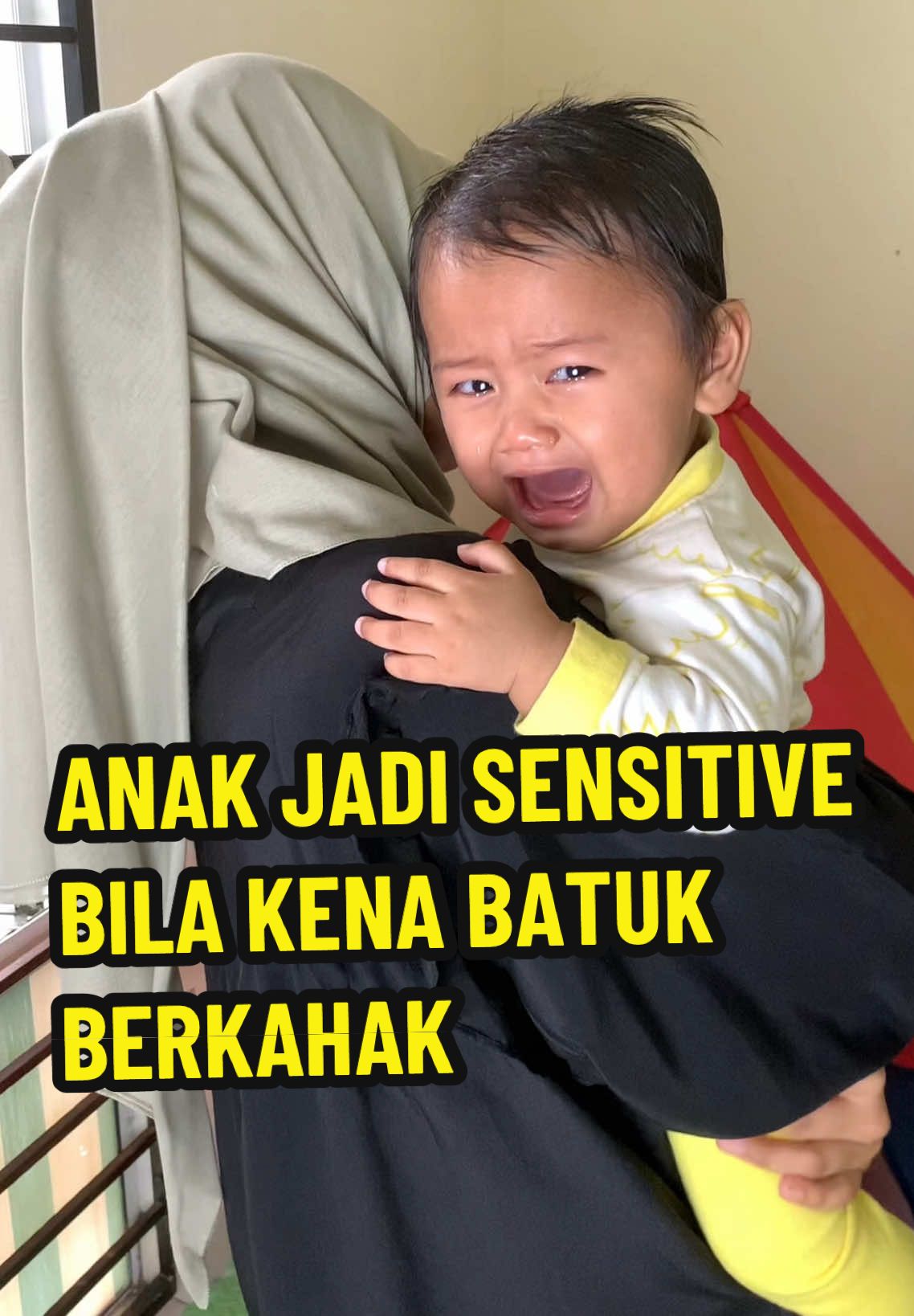 ANAK JADI SENSITIF BILA KENA BATUK BERKAHAK? Batuk berkahak buat anak mummies rasa tak selesa dan mudah sensitif? Cuba Mamz Oil! Spray dalam susu formula, direct ke mulut, atau sapu pada kulit – semuanya selamat dan mudah digunakan. Produk ni sesuai untuk semua peringkat umur. Grab Mamz Oil sekarang dekat beg kuning untuk bantu legakan anak mummies! #babycare #nakbayisihat #bayiselsema #bayiberkahak #batukbayi #bayidemam #minyakbayi #batukberkahak #bayitidurlena #mamzbangi #mamzkajang #mamzputrajaya 