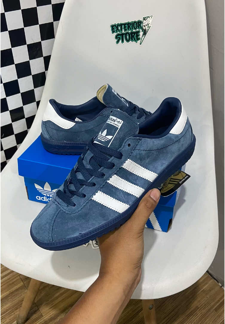 Sepatu Garis tiga bermuda Navy secakep ini emang 🔥wajib punya sih ini  #adidasfootball #adidas #exteriorstoresurabaya 