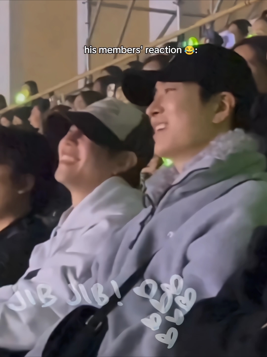 mark youngjae laughing at him HAHAHAHAHA #got7 