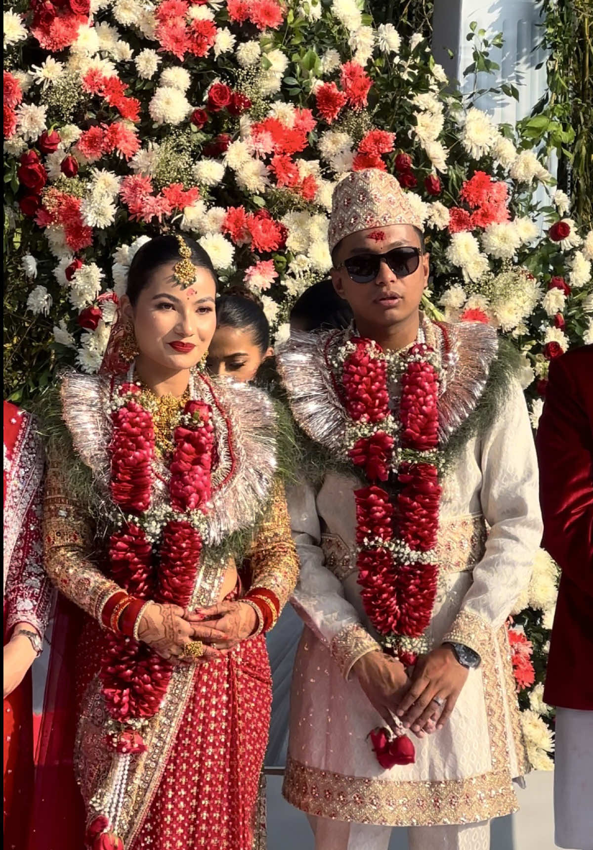 गायिका तथा पुर्व प्रधानमन्री पुष्पकमल दाहाल     (प्रचण्ड) की नातिनी स्मिता दालालले शुक्रबार प्रेमी सजयसँग बिबाह गरेकी छन् #ramailochha #ramailowithutsav #smitadahal #weeding #couple #tiktoknepal 