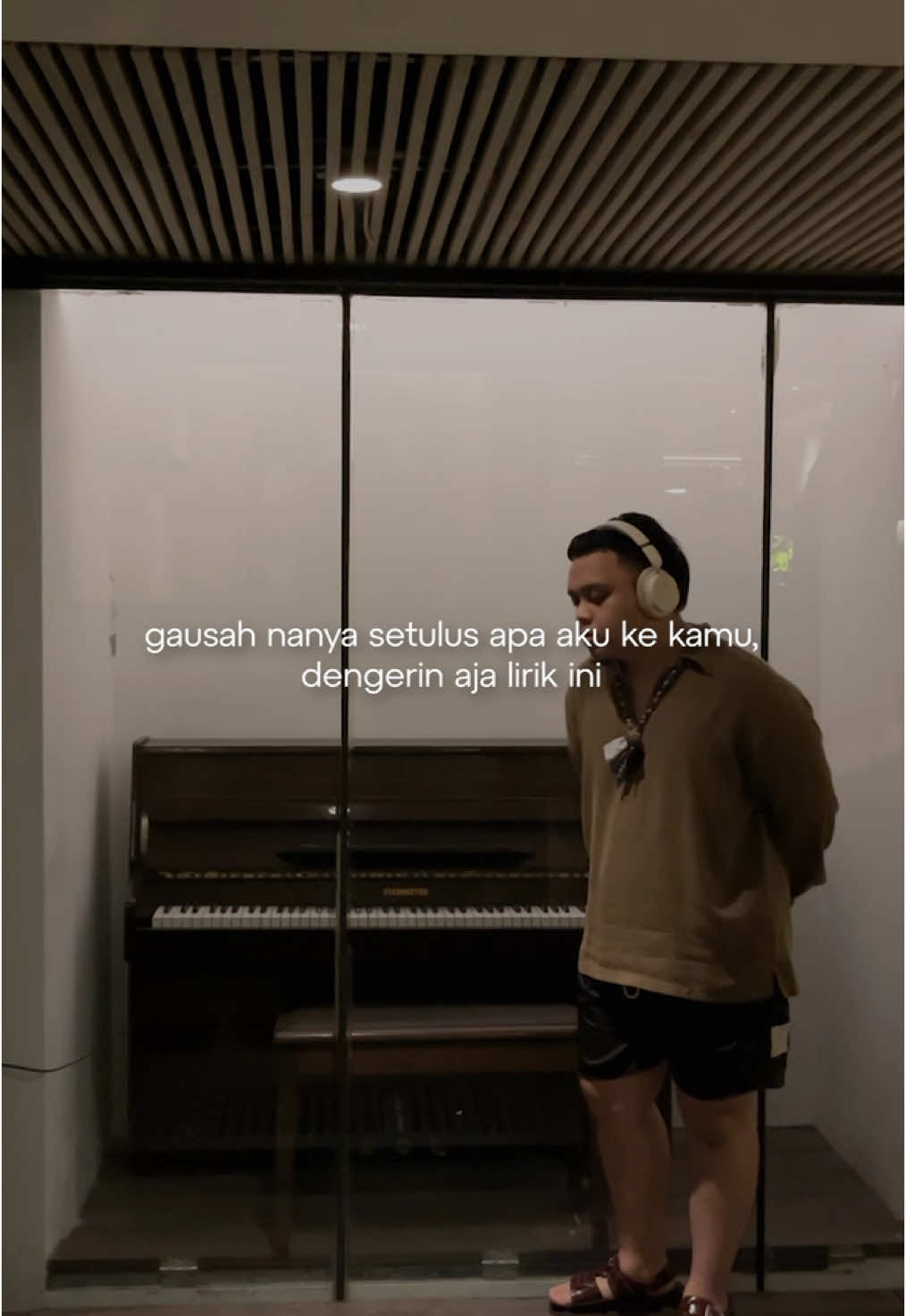 pertanyaannya bukan seberapa tulus aku ke kamu, tapi seberapa besar kemungkinan aku ada di hati kamu🙂 #DaunJatuh #RisingOnTikTok #MusikDiTiktok #MusicOnTrend #NewMusic #TukSinggah 