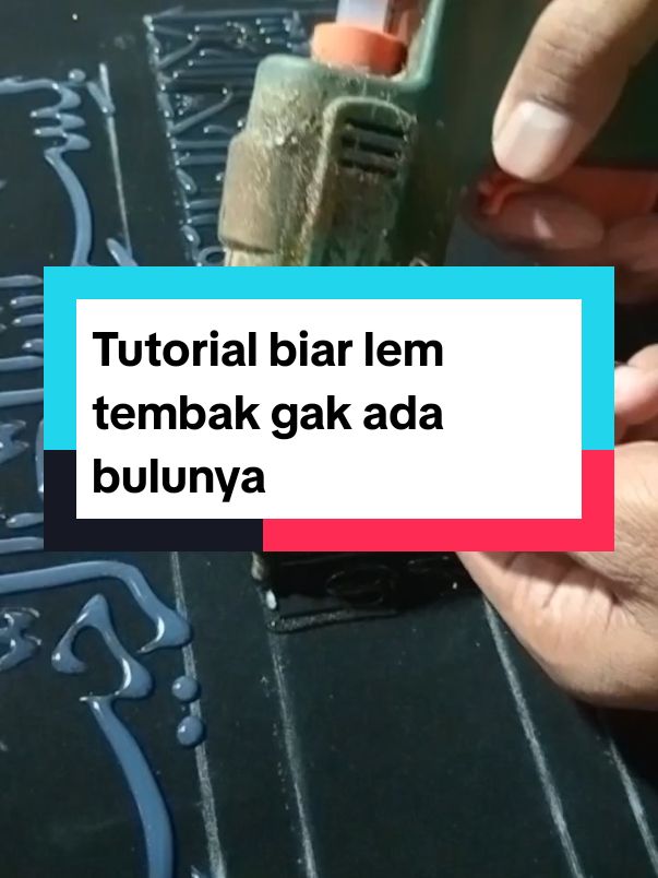 perhatikan caranya biar benang dari lem tembak putus/gk terlalu banyak.  #tutorial #lemtembak #tanpabenang 