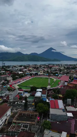 Stadion Gelora Kie Raha.  Di rekam sebelum pertandingan antara Malut United Vs Dewa United . #fyp #malut #ternate #gelorakieraha #malukuutara #indonesiatimur #fypage 