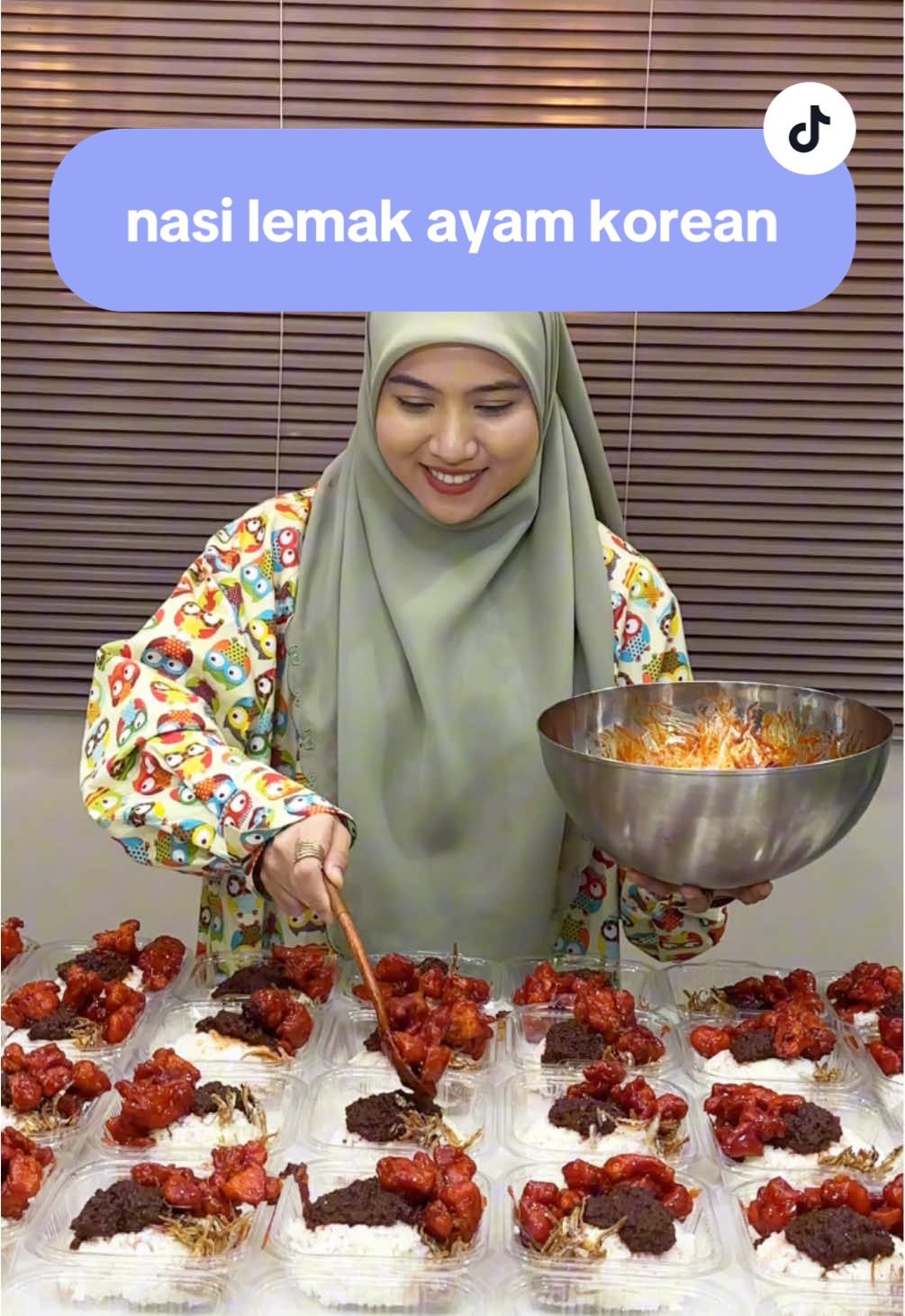 50 bekas nasi lemak ayam korean pedas untuk jemaah masjid. Simple 5 bahan. Alhamdulillah~ #ideasedekah • Grill Mates Spicy Korean Sauce @McCormick Asia • Grill Mates Sichuan Mala Sauce Mc Cormick Asia • ⁠ayam • ⁠tepung ayam • ⁠beras • ⁠santan Grill Mates Sichuan Mala dan Spicy Korean Sauce ini sangat sedap dan pedas. Pelengkap rasa. Sedia untuk dimakan. Wajib ada untuk yang pencinta kepedasan!