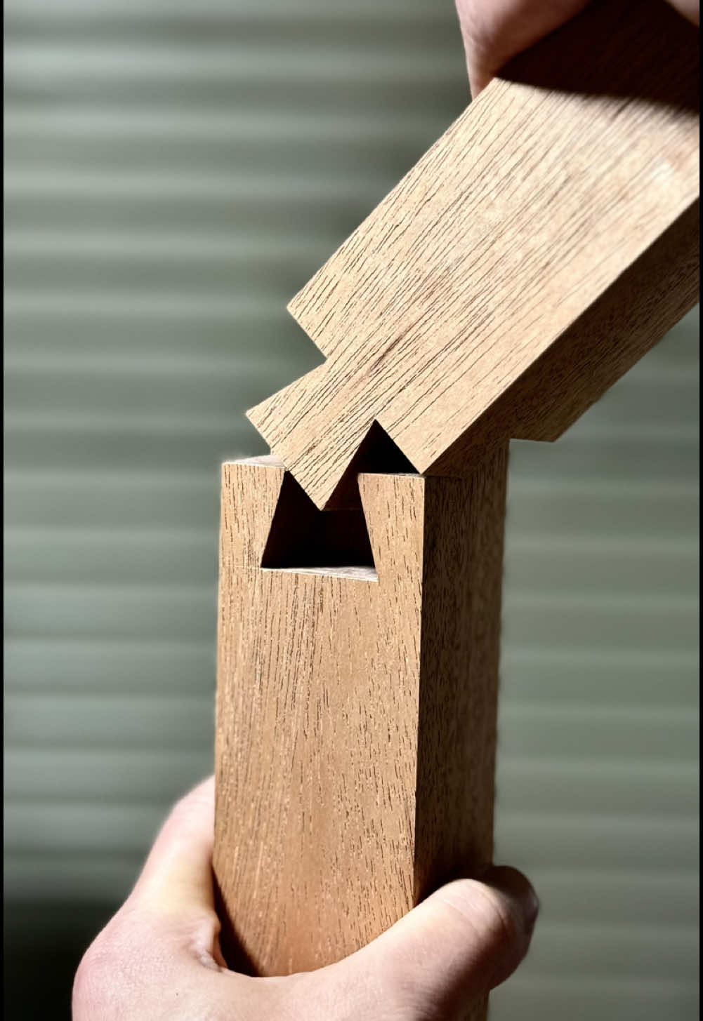 Japanese-style joint when the length of the material is insufficient #woodworking #joint #DIY #woodworkingtips #jig 