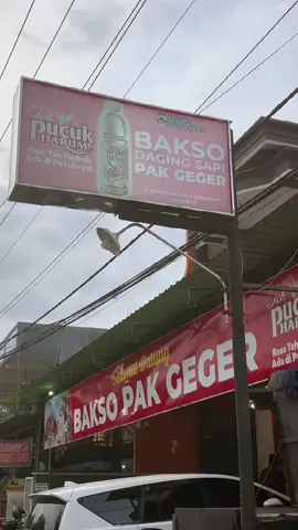 Cuaca syahdu, perut lapar, dan hati ingin dimanja? Yuk, cobain Bakso Pak Geger di Semarang! Bakso kenyal, kuah gurih, dan suasana yang bikin betah, pas banget untuk menemani hari yang dingin. Jangan lupa, tambahkan sambal biar makin mantap! Sudah coba belum? Kalau belum, wajib mampir! #kuliner #kulinersemarang #kulinersemarangrecommended #bakso #makanan #baksosemarang #jajansemarang #jajanenak #baksotetelan #baksourat #kuahbaksoenak #kuah #semarang #pakgeger #semarangkuliner 