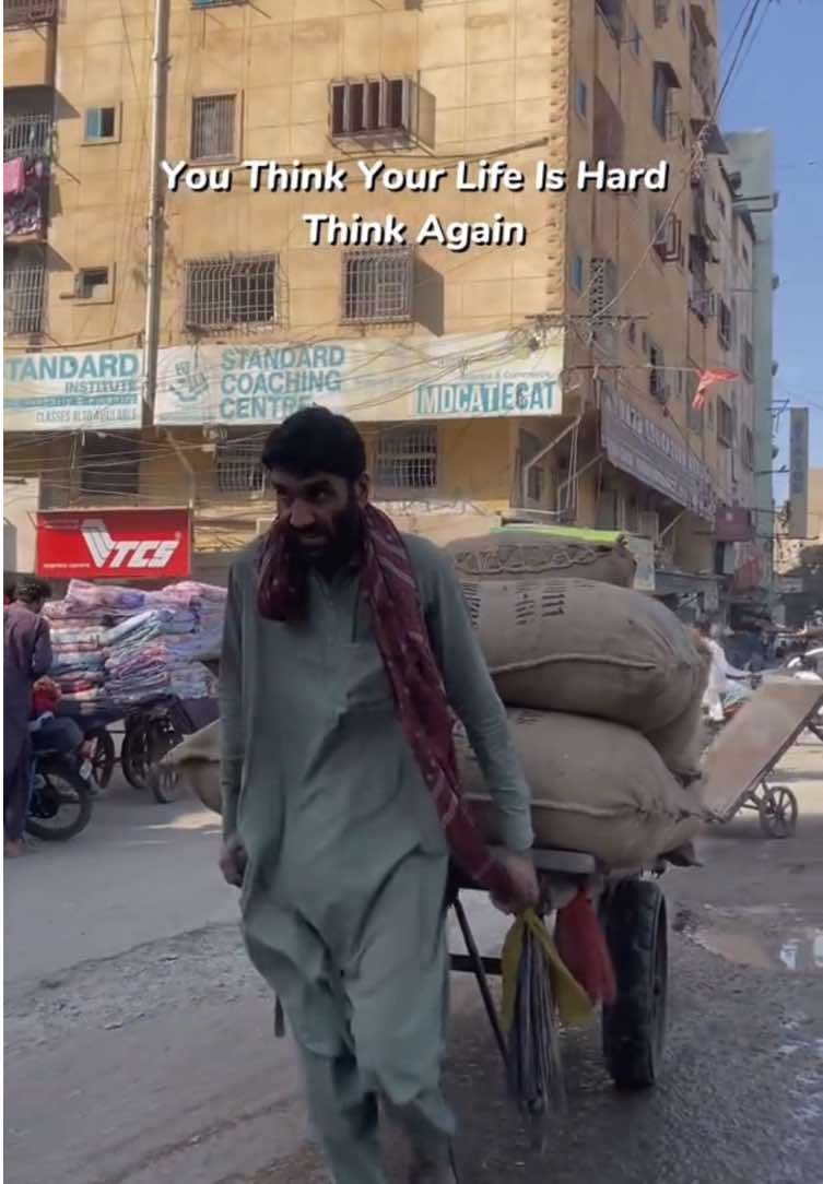 You think your life is hard, Think again #karachi #lyari #tiktokviral #trandingvideo #CapCut #2024 