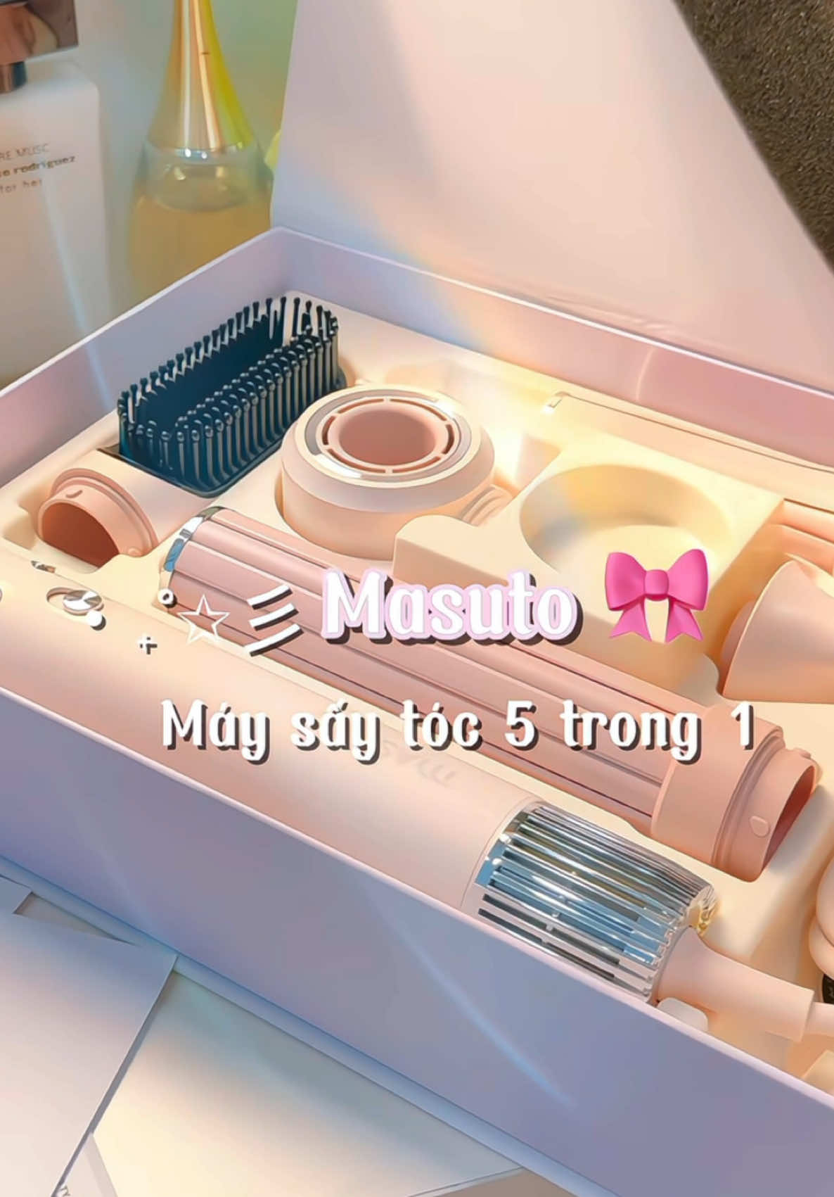 Hổng đủ Kinh tế tậu máy sấy mấy chục 🥔 thì thử Masuto đi mấy bà 🥹 sấy hay uốn cũng mướt rượt còn là màu hồng pastel nữa🫢  #xh #viral #masuto #maysaytoc #review 