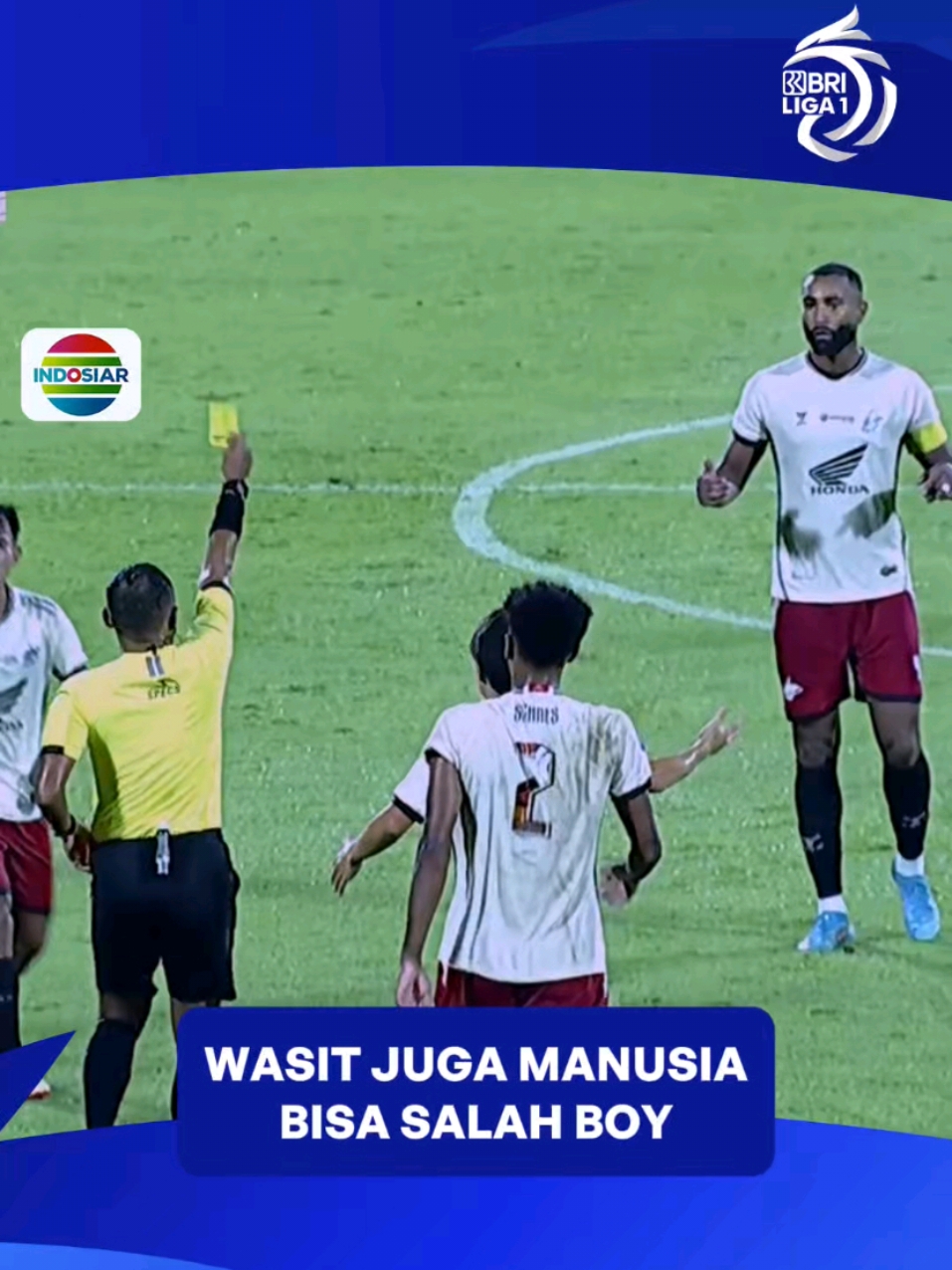 Wasit juga manusia, tempatnya salah boy!  #BRILiga1 #IndosiarSports #IndosiarRumahSepakbolaIndonesia #BRImoMudahSerbaBisa