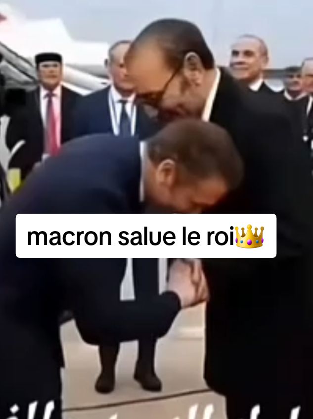 macron salue le roi mohamed 6 du maroc#شعب_الصيني_ماله_حل😂😂 #maroc #france #macron #roimohammed6 #pyf 