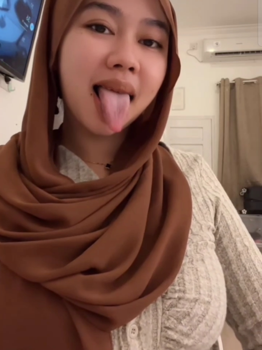 ya udah merahin bibir aku dong #niswahbm 