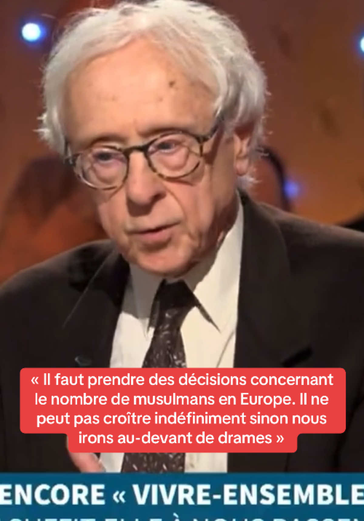 Qu’en pensez vous ? 👀  Pierre Manent a déclaré dans Le Figaro TV : « Il faut prendre des decisions concernant le nombre de musulmans en Europe. Il ne peut pas croitre indéfiniment sinon nous irons au-devant de drames » Source : Le Figaro TV 🔗 #pierremanent #lefigaro #pourtoi 