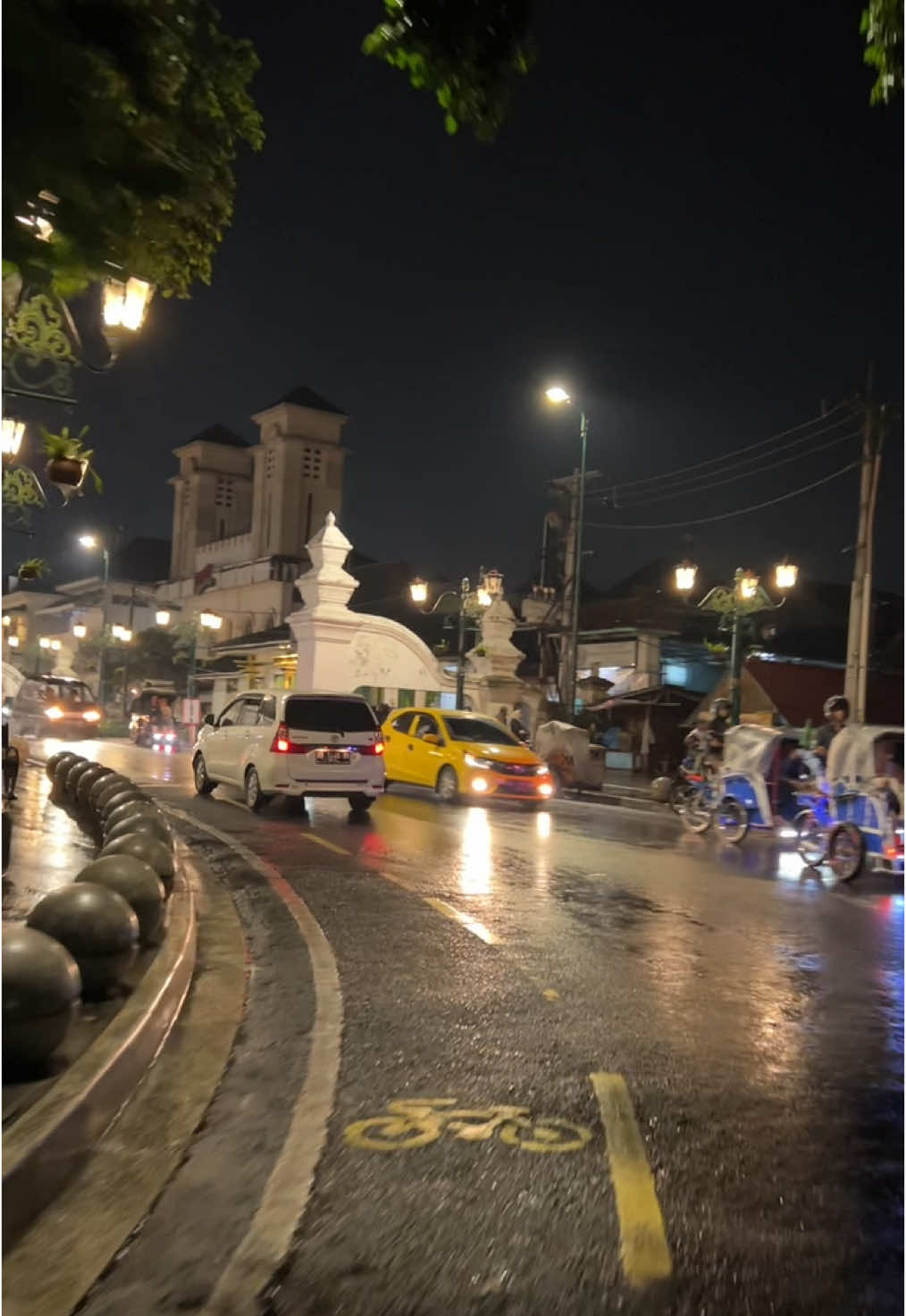 jogja after rain🥹💗 #jogja #malioboro #malioboroatmidnight #titiknoljogja 