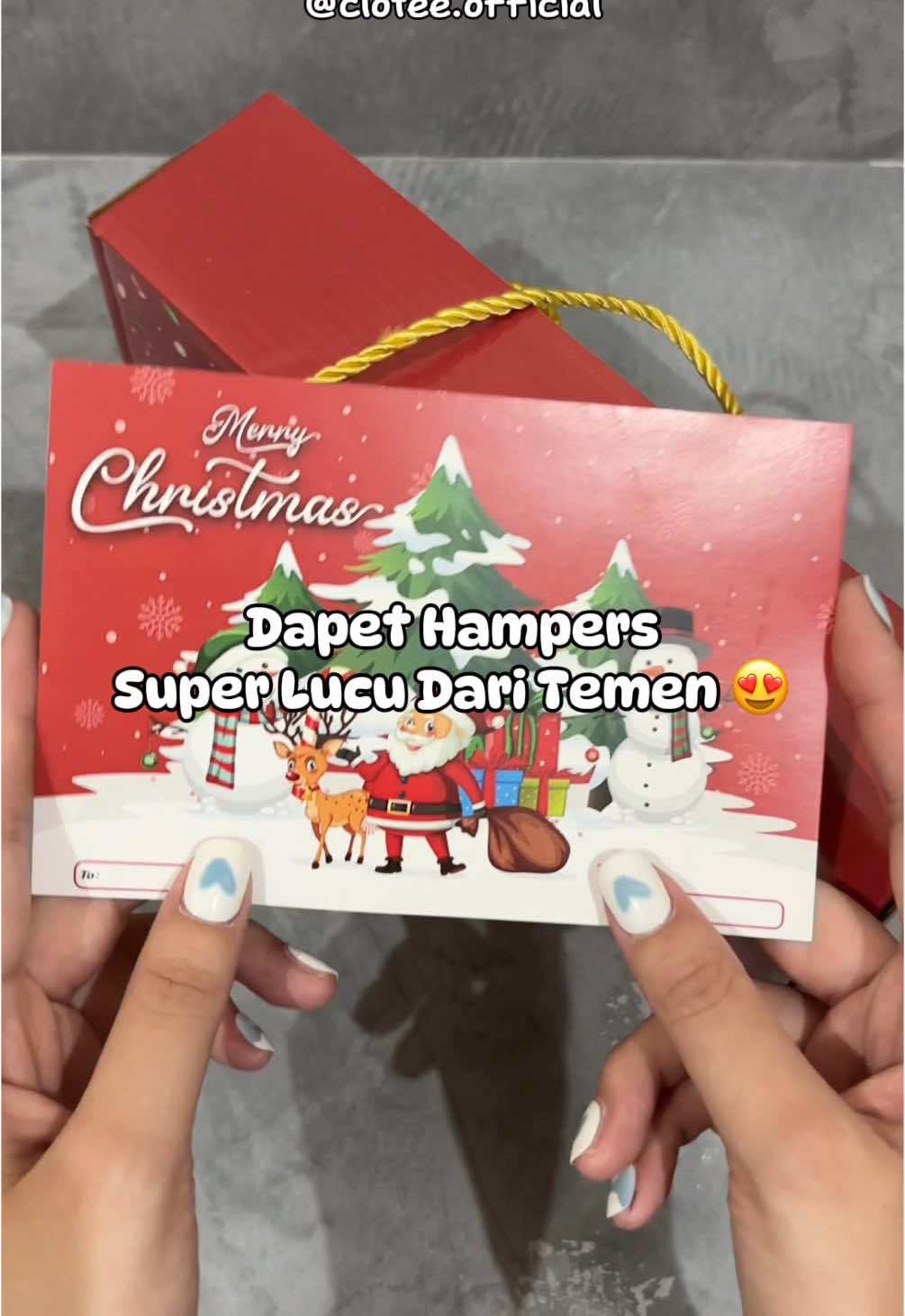 Butuh kartu ucapan? Jangan khawatir karena di Clotee kalian bisa beli kartu ucapan juga loh! 🥳 #hampersnatal #kadonatal #christmasgift #hampers #hampersmurah #fyp 