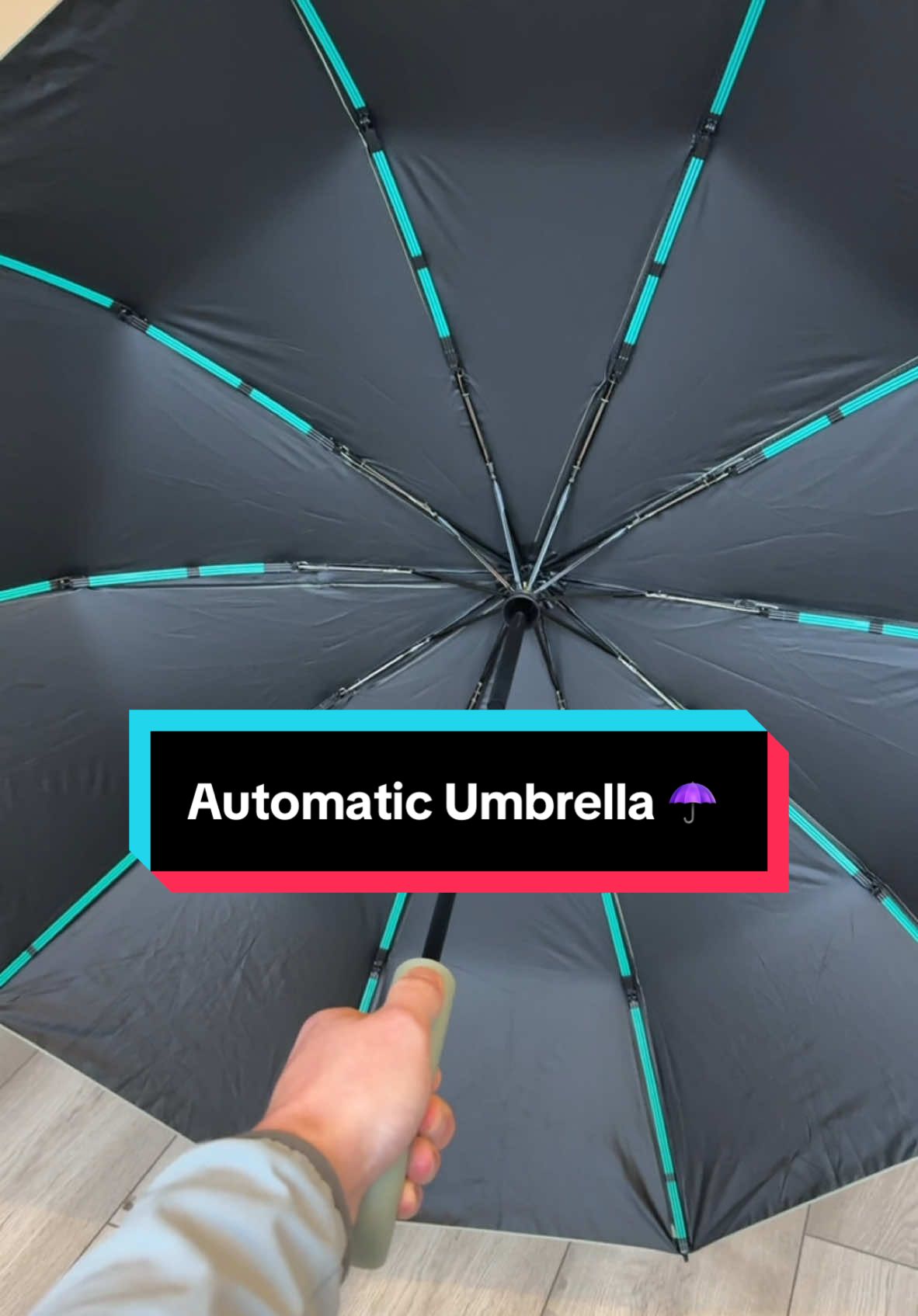 The automatic umbrellas aint built for storms like we have had in the uk but not many are.. great little umbrella for any other days thats not storms #stormdarragh #automaticumbrella #umbrella #tiktokmademebuyit #spotlight 