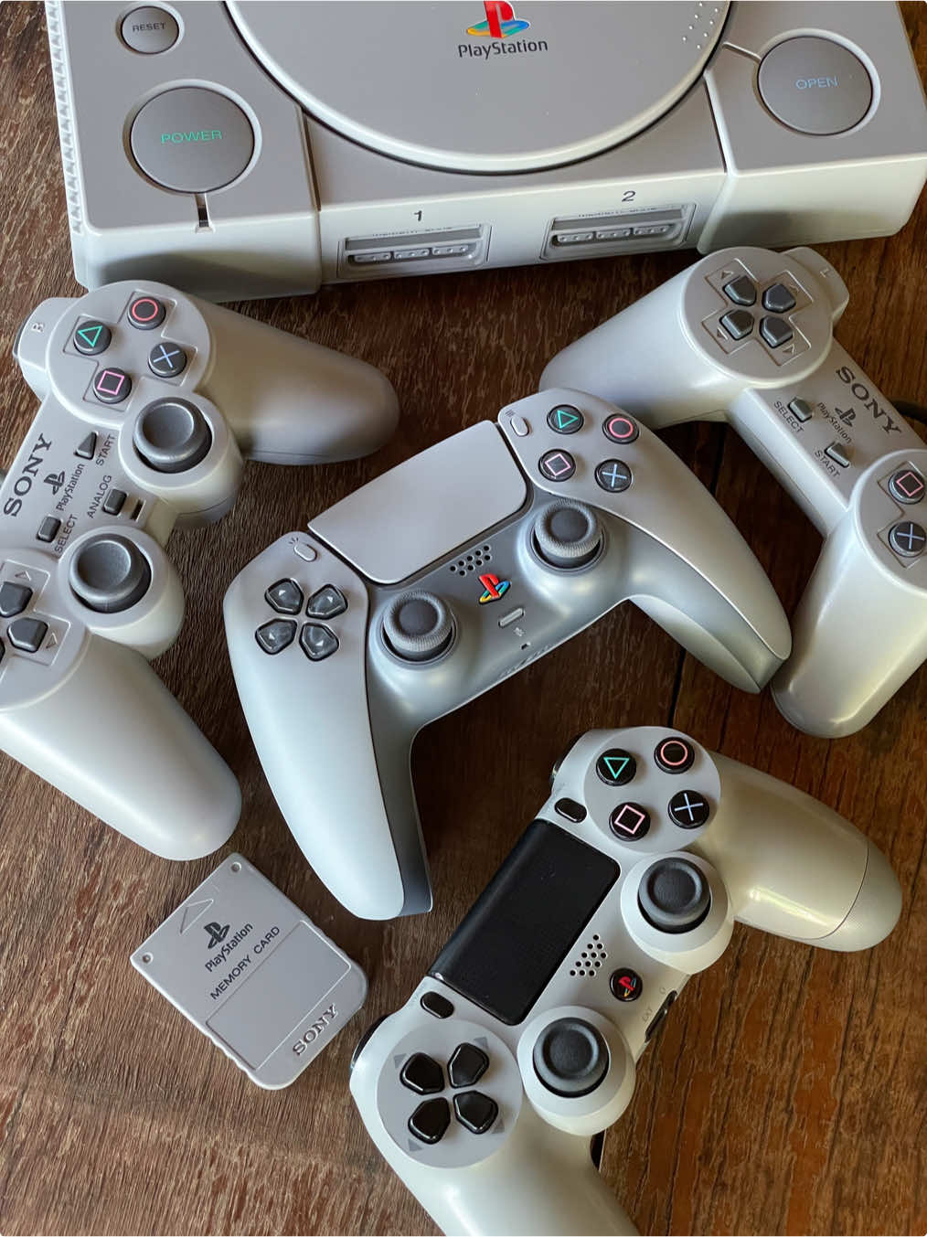 Playstation 1 controllers 🎮 #playstation #gaming #playstation5 #gamerentiktok #gamer #xbox 