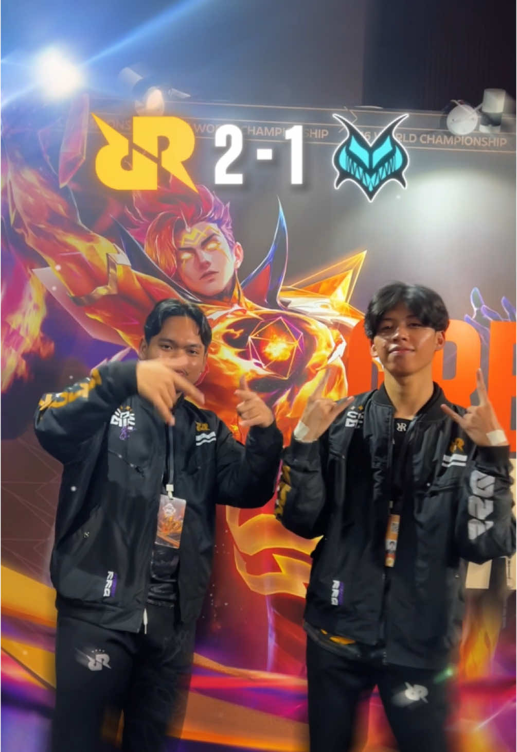 No upsets today 🙅‍♂ RRQ Hoshi 🇮🇩 defeat Team Vamos 🇲🇾 with a 2-1 score! #MLBBM6 #GreaterThanEver #MLBBEsports #MLBB #MobileLegendsBangBang #M6 #RRQHoshi #TeamVamos