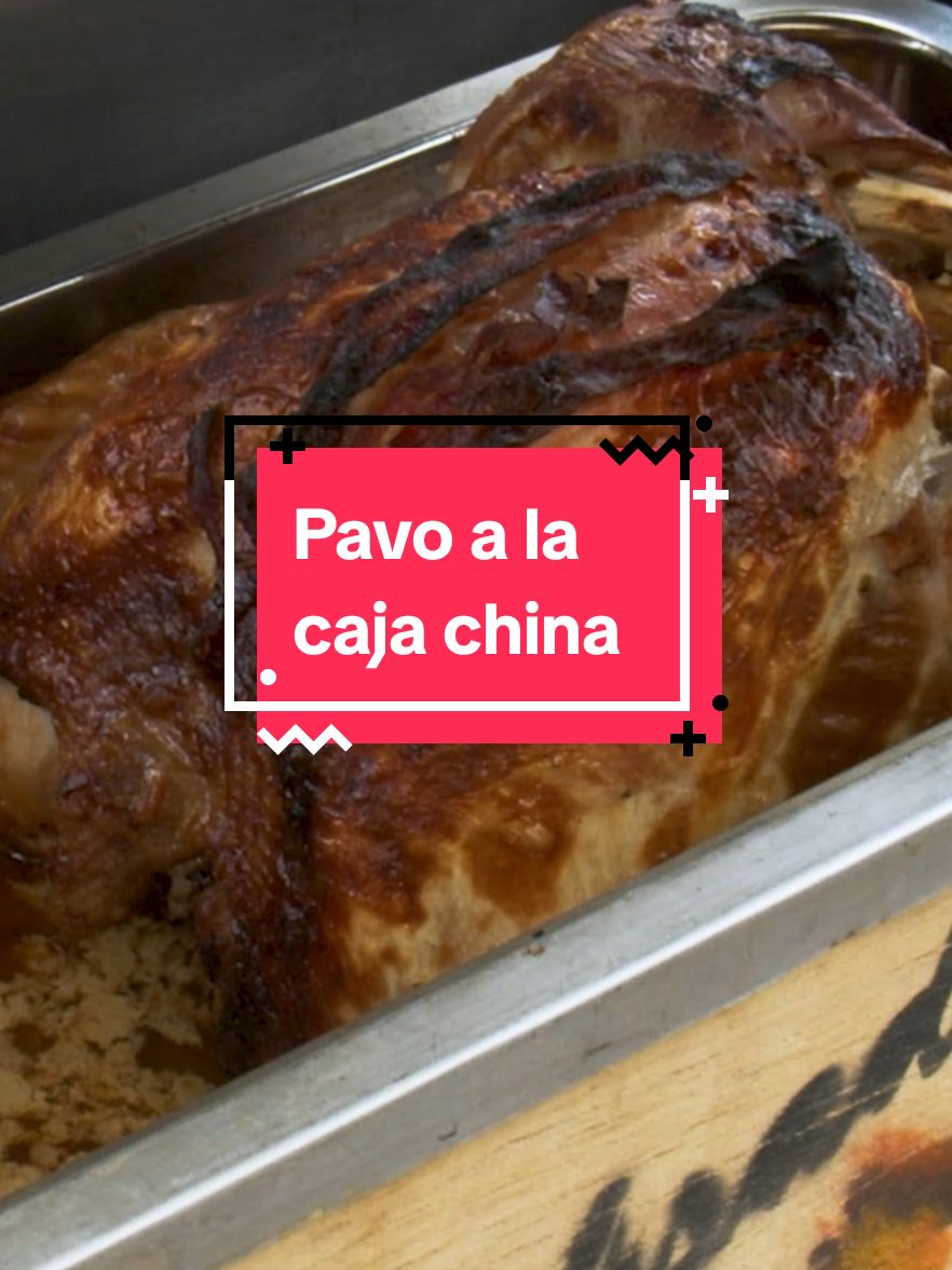 Un pavo navideño con un sabor especial🦃: Pavo a la caja china ¡Crocante por fuera y jugoso por dentro! 🔥😋 #cenanavideña #navidad #pavo #chrismasrecipes #chrismas #comidaperuana #peruvianfood #buenazo 