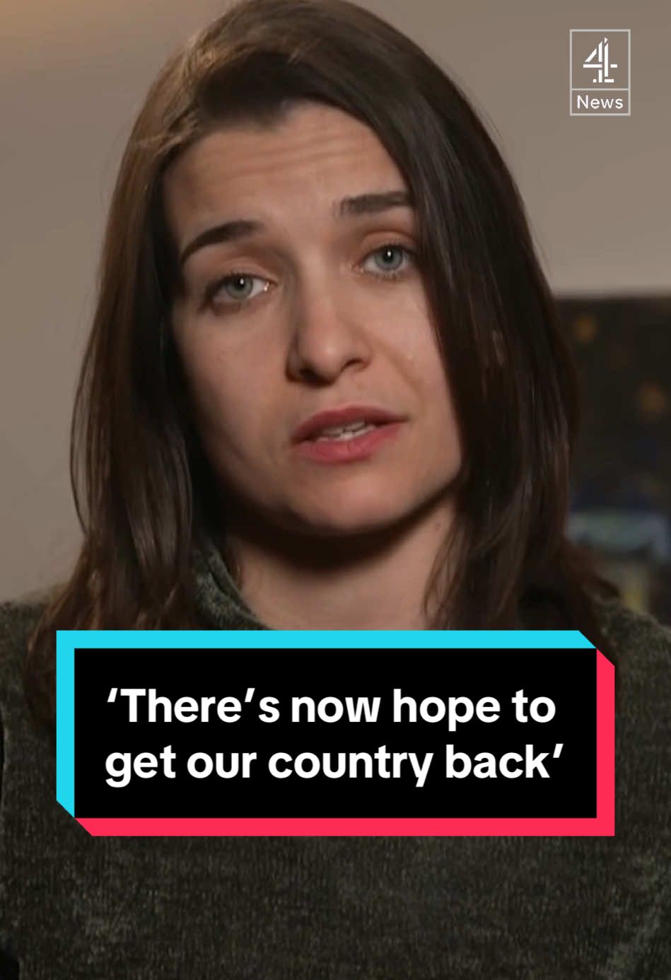 Filmmaker Waad al-Kateab reacts to rebel forces advancing through Syria, weakening President Bashar al-Assad’s grip on power. She reported for Channel 4 News from inside Aleppo, before she was forced to flee in December 2016. #Syria #Aleppo #HTS #Assad #Channel4News 