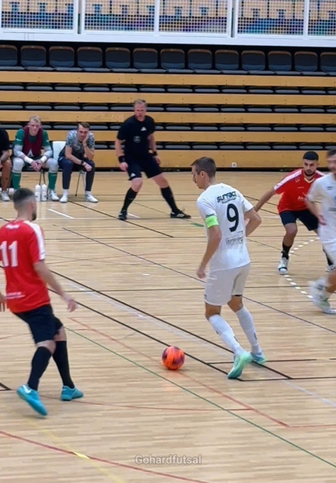 Dribbling moves with magnet control 👨‍✈️🧲 #futsal #ballcontrol #skills #dribblingskills #nutmeg #captain #futsalplayer #futsalskills #sfl #indoorsoccer #gohardfutsal #7futsal #fypシ゚ #quick 