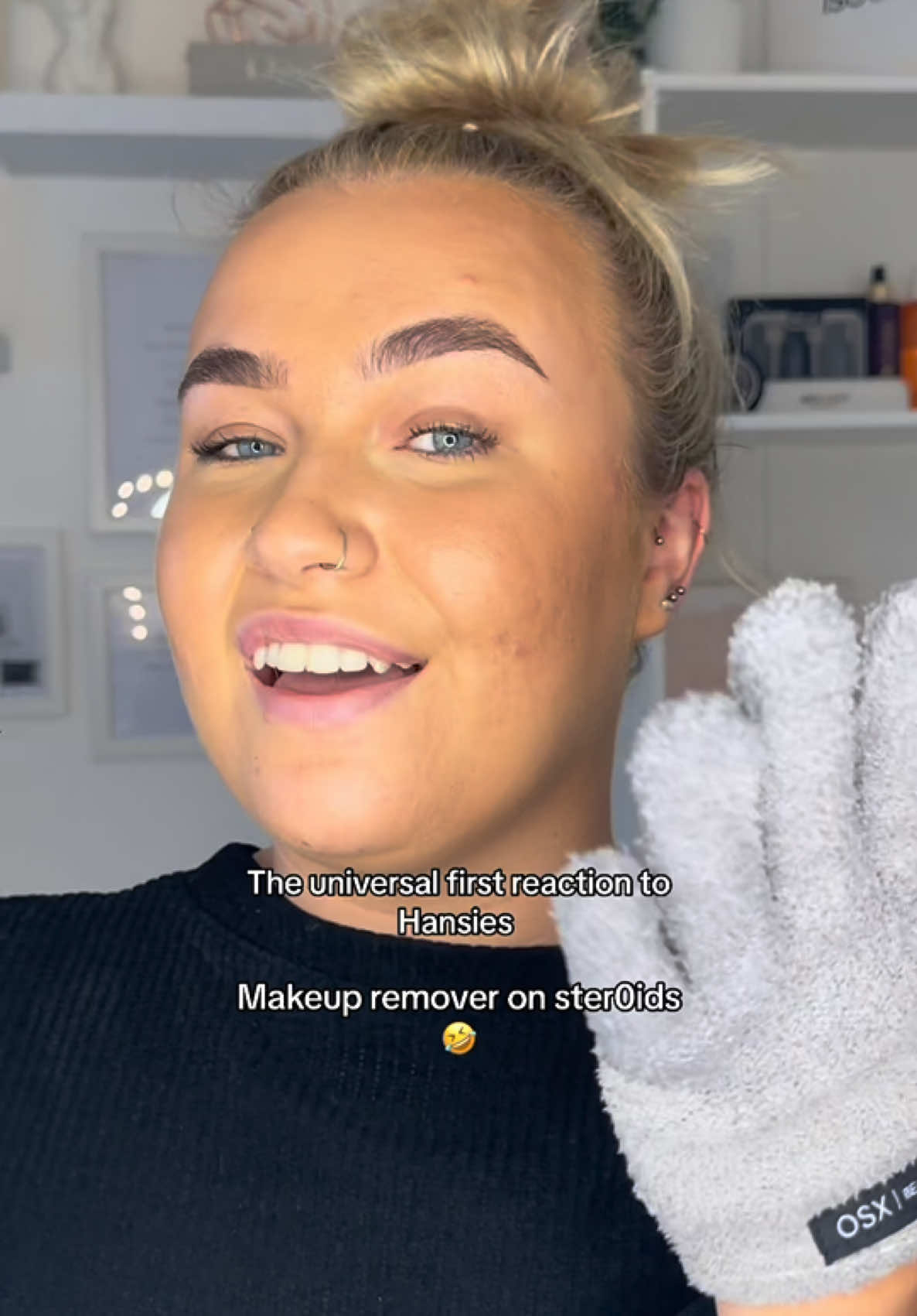 Gamechanging makeup removal 🧤🤩 • • • #osxbeauty #hansies #makeupremoval #beautyhack #skincare #justaddwater #makeup @samantha j🤍🫶🏻☁️ 