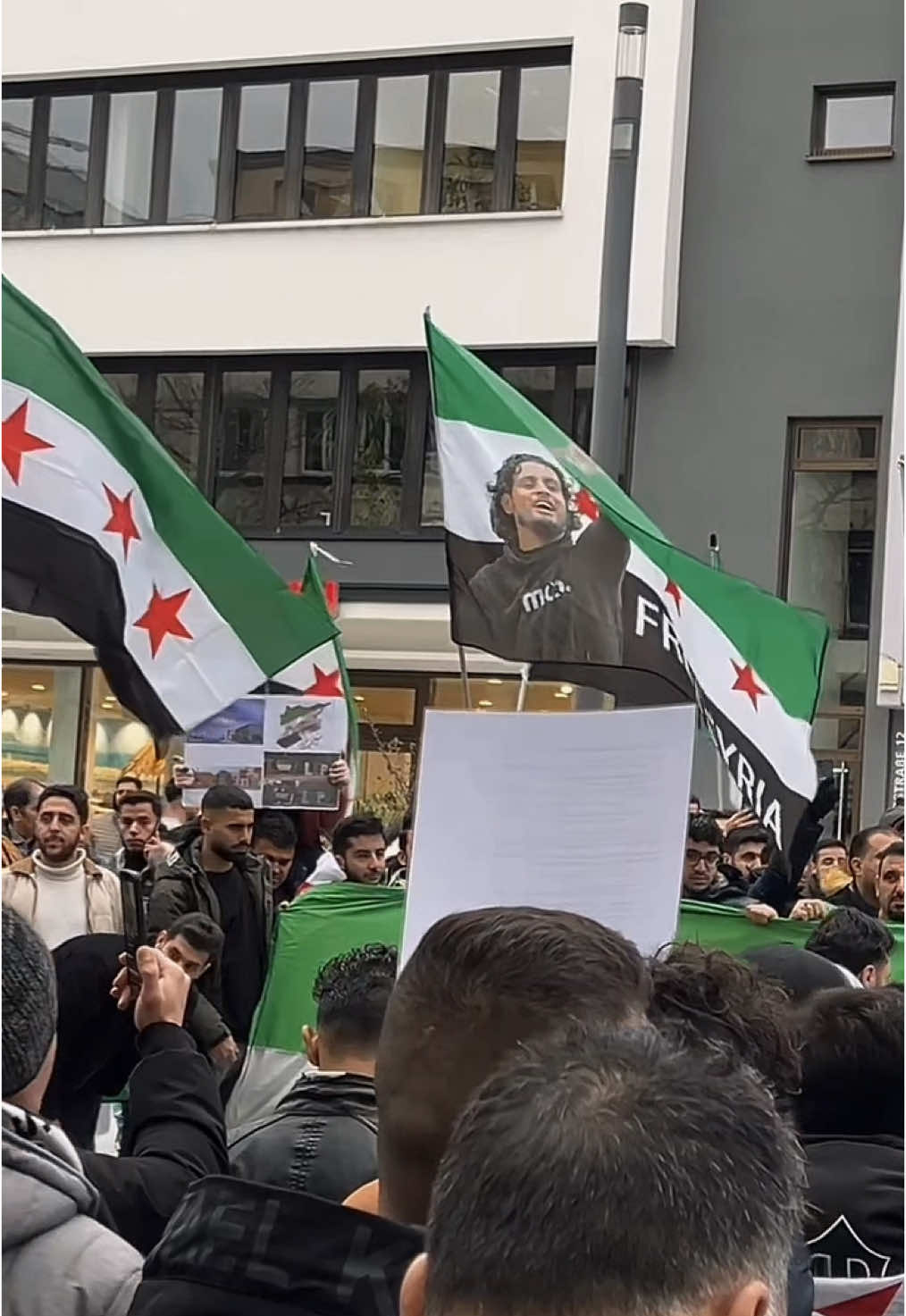 💚🤍🖤 ✌🏻 || . . . #الثورةالسورية #الثورة_السورية_مستمرة #حرية_للأبد #سوريا #freesyria #syria #hiba7turk #fy #اكسبلور #تصاميم_هبة7تورك #الساروت #عبد_الباسط_الساروت #สปีดสโลว์ #สโลว์สมูท 