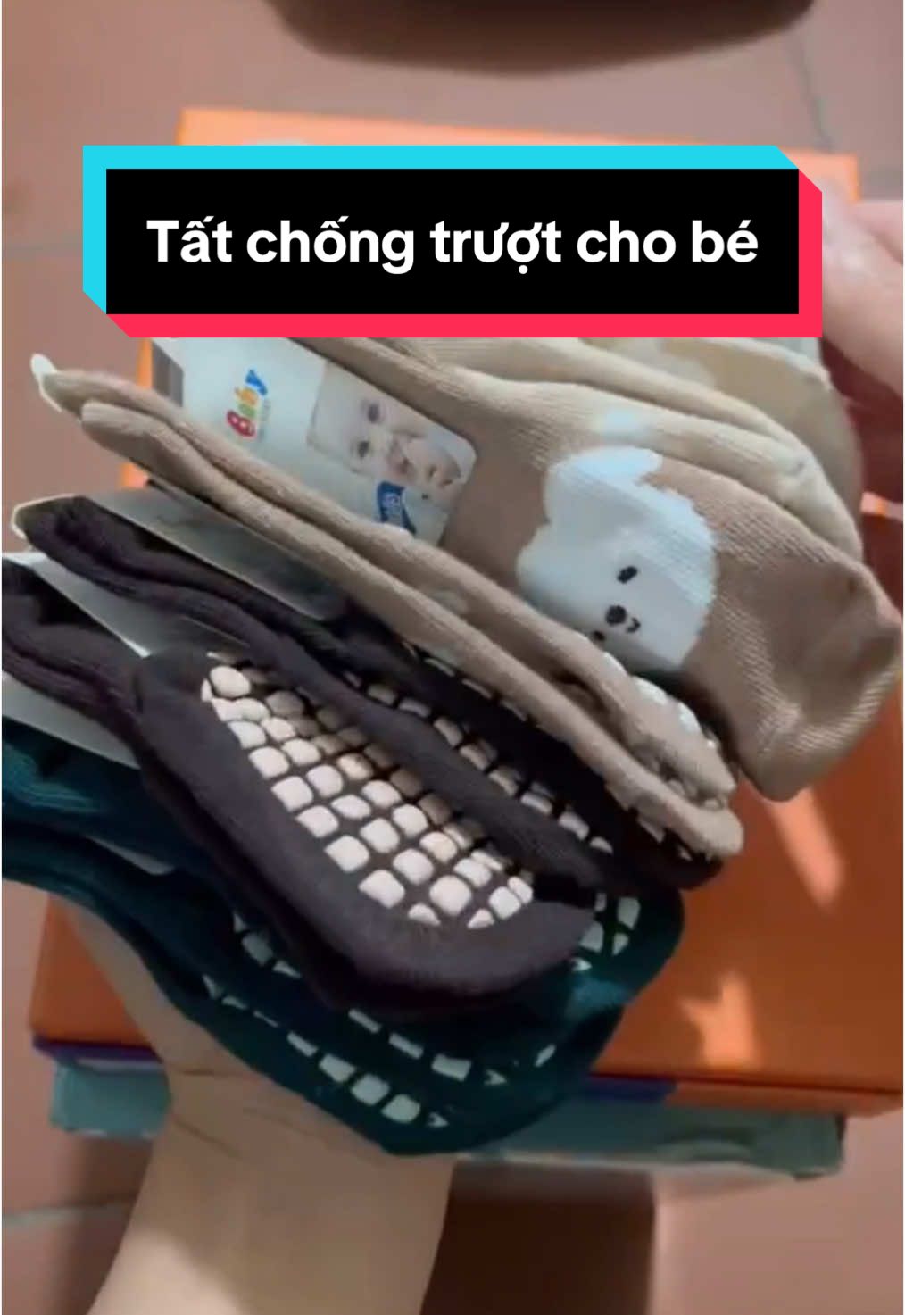 Tất cho bé yêu có lớp chống trượt bao trọn cả bàn. #phukienthoitrang#beyeu#tiepthilienket#xhtiktok#xh  