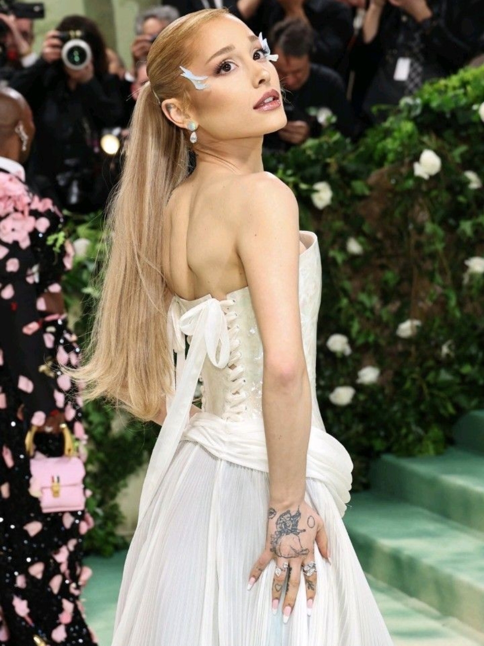 Просто зачем 🙂 @arianagrande  #arianagrande 