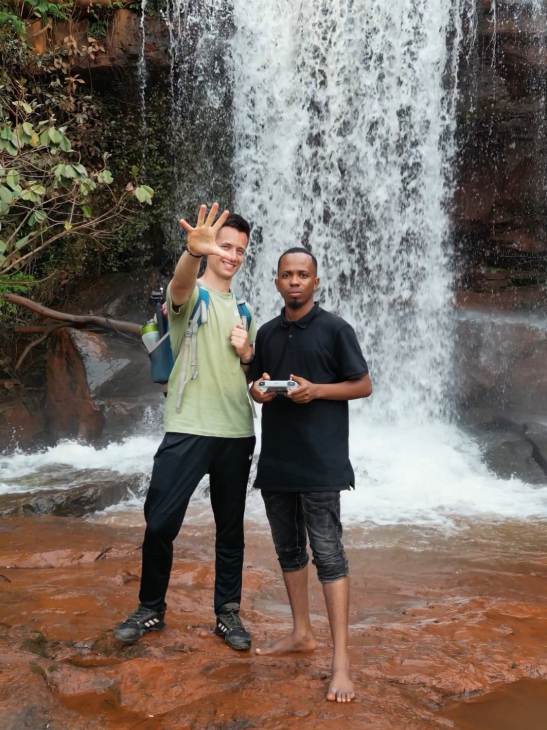 Chutes de Bolonde 🇬🇳💦🌴. 📍À Tormelin, après les villages de Cireyah et Kansata (préfecture de Fria, Guinée). #guinee🇬🇳🇬🇳 #drone #guinea #guinee #cascadas #waterfall #cascade 