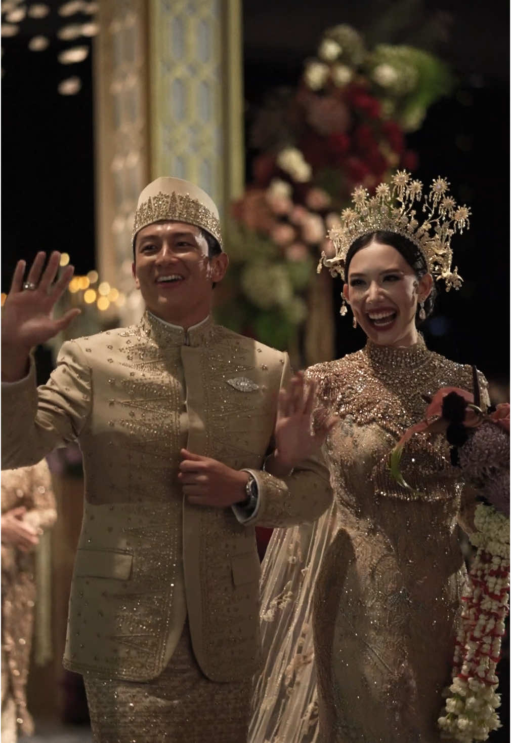 Wedding Reception of @askp____ & @rharyantoracing at the @ritzcarltonpacificplace  Happy Wedding Athina & Rio! Organized by @tiarajosodirdjo_assc  Decoration by @Stupa Caspea  Make up by @itsfrankywu Attire by @BIYAN  Accesories by @Rinaldy Yunardi  #soeandsuphotography #weddingdocumentation #videocinematic #trend #modern #weddingvibes 