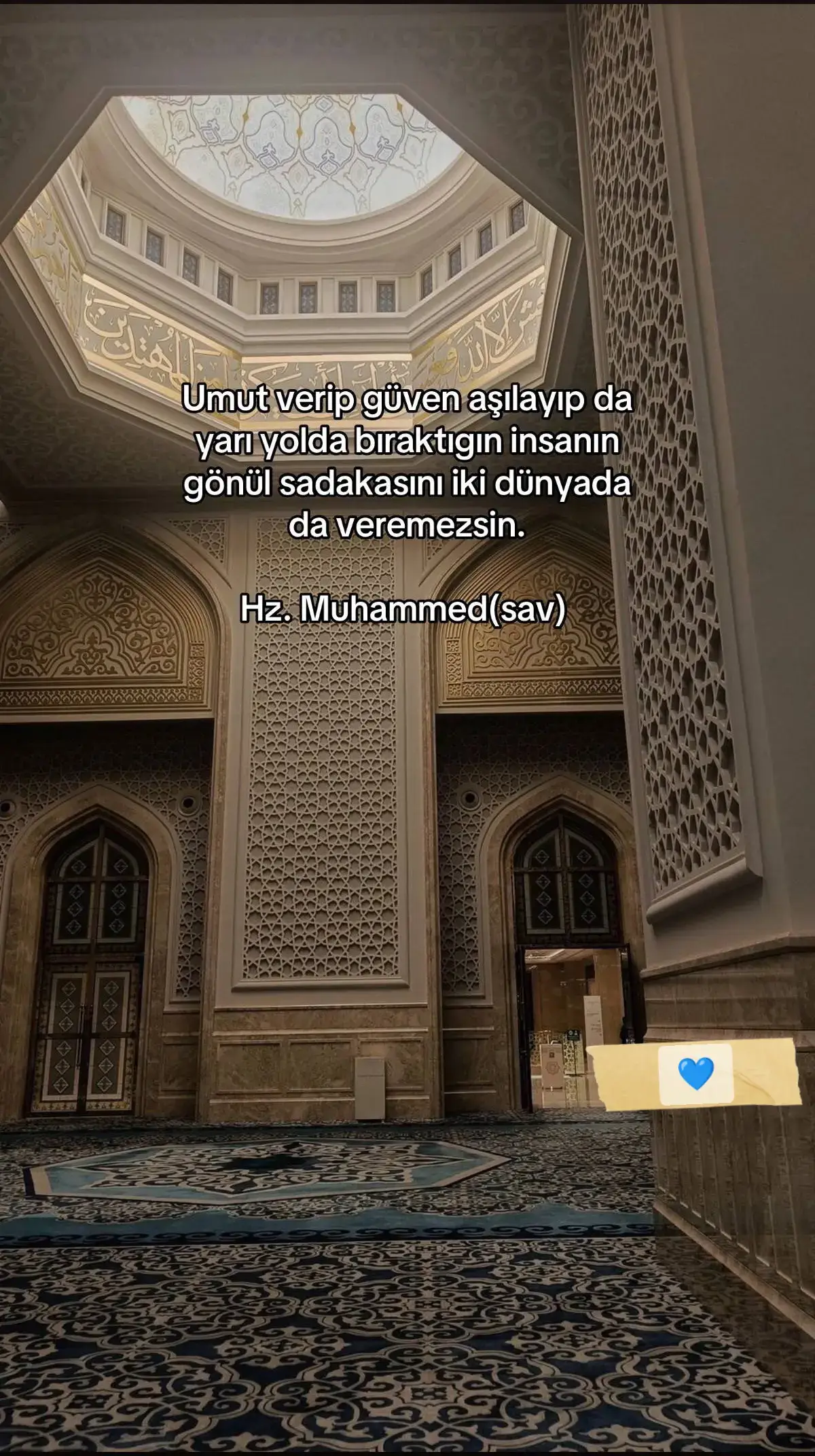 Gönül sadakasını iki dünyada da veremezsin. #keşfet  #tevekkül  #geceyebirsözbırak  #islamic_video 