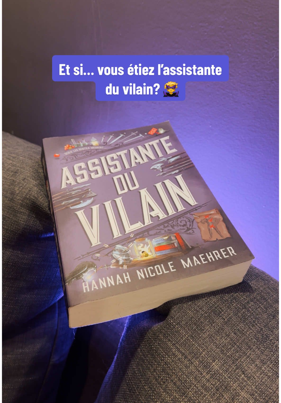 Et si… vous étiez l’assistante du vilain?👀😈💜 📕 Assistante du vilain de Hannah Nicole Maehrer des éditions Flammarion Québec.  • • • #kimiyokimiye #tiktokquebec #tiktokcanada #BookTok #booktokqc #books #book #livre #livres #assistanteduvilain #assistanttothevillain #flammarionquebec #avisdelecture #bookreview #review #bookrecommendations 