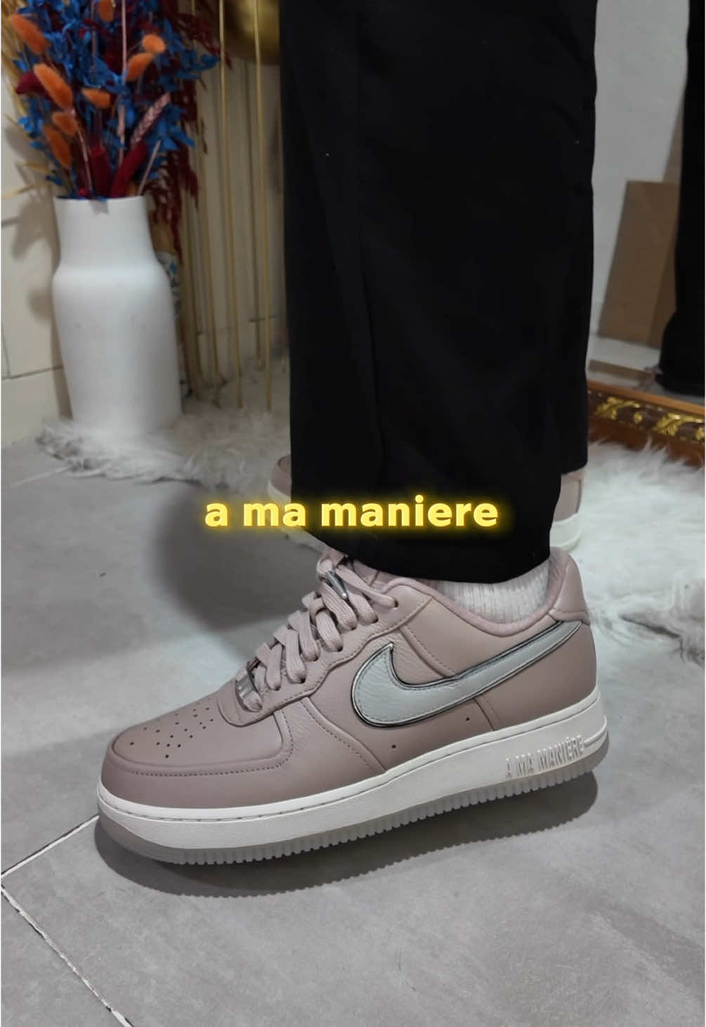 Y si cambiamos los cordones sería 😍  Las nuevas Air Force x a ma maniere son una belleza unas zapatillas con mucho detalle caja especial buenos materiales. Creo q lo tienen todo #moda #zapatillas #sneakers #airforce #amamaniere #curiosidades  