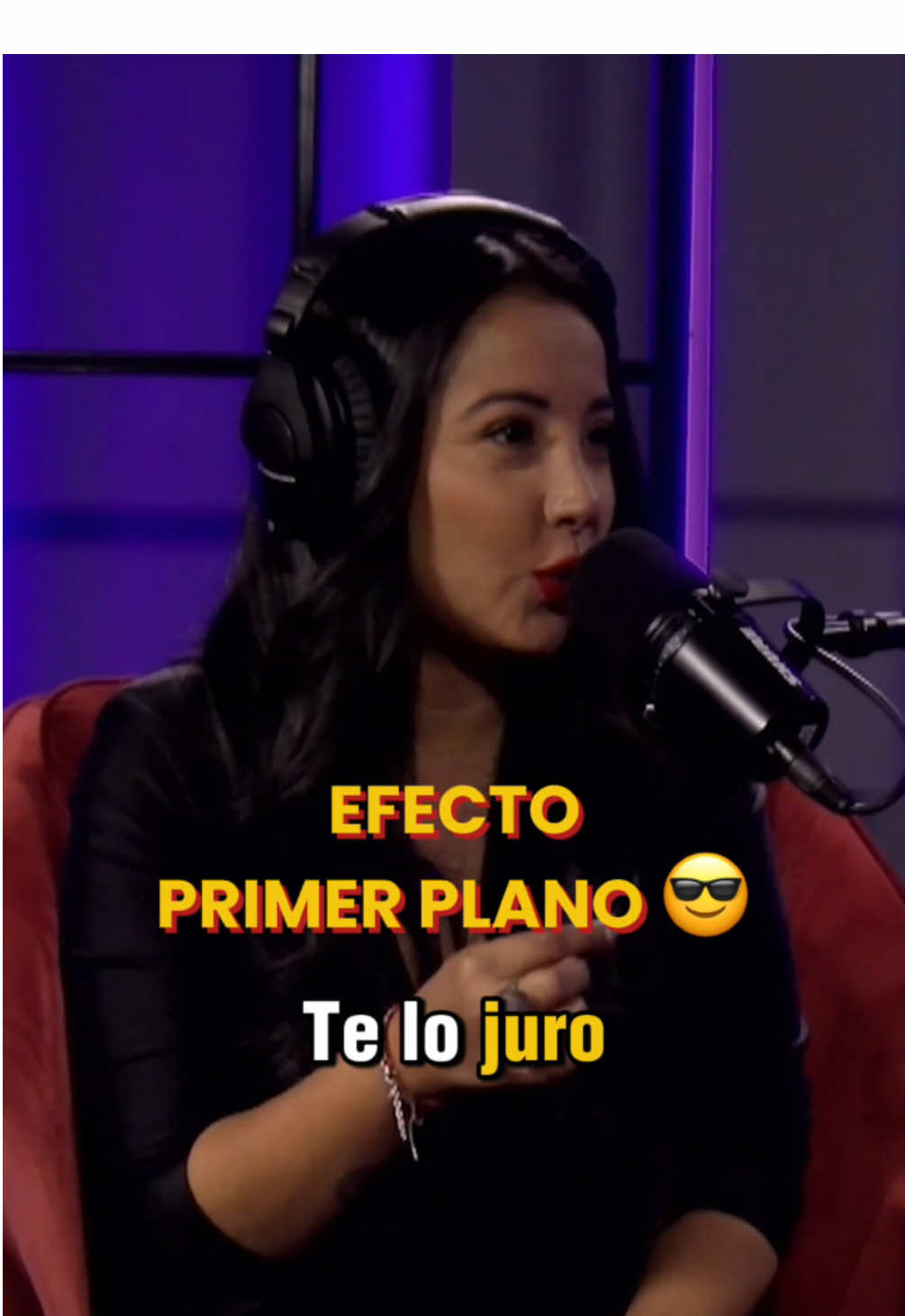 👀 Desde el anuncio del regreso de #PrimerPlanoCHV, la expectación por el retorno de este ícono de la televisión chilena no ha dejado de crecer. 🎤 La periodista de este estelar, @carlitalvareza, compartió cómo se ha vivido este esperado regreso por parte de las personas que se han percatado del micrófono del programa. 🤩 ¡No te pierdas el gran estreno este domingo 8 de diciembre a las 22:30 hrs por Chilevisión! 📺 Escucha este y otros capítulos del podcast en CHV.CL, YouTube y Spotify. 